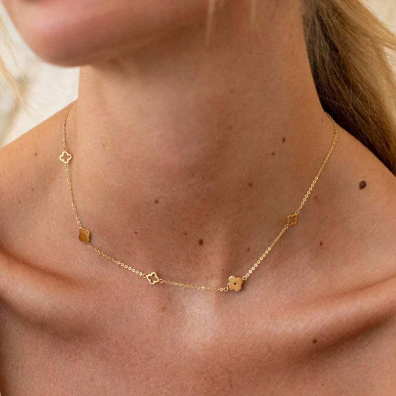 Stainless Steel Lucky Hollow Design Four-Leaf Clover Necklace Women's Simple Commuter Fashion Collarbone Chain Jewelry Gifts
