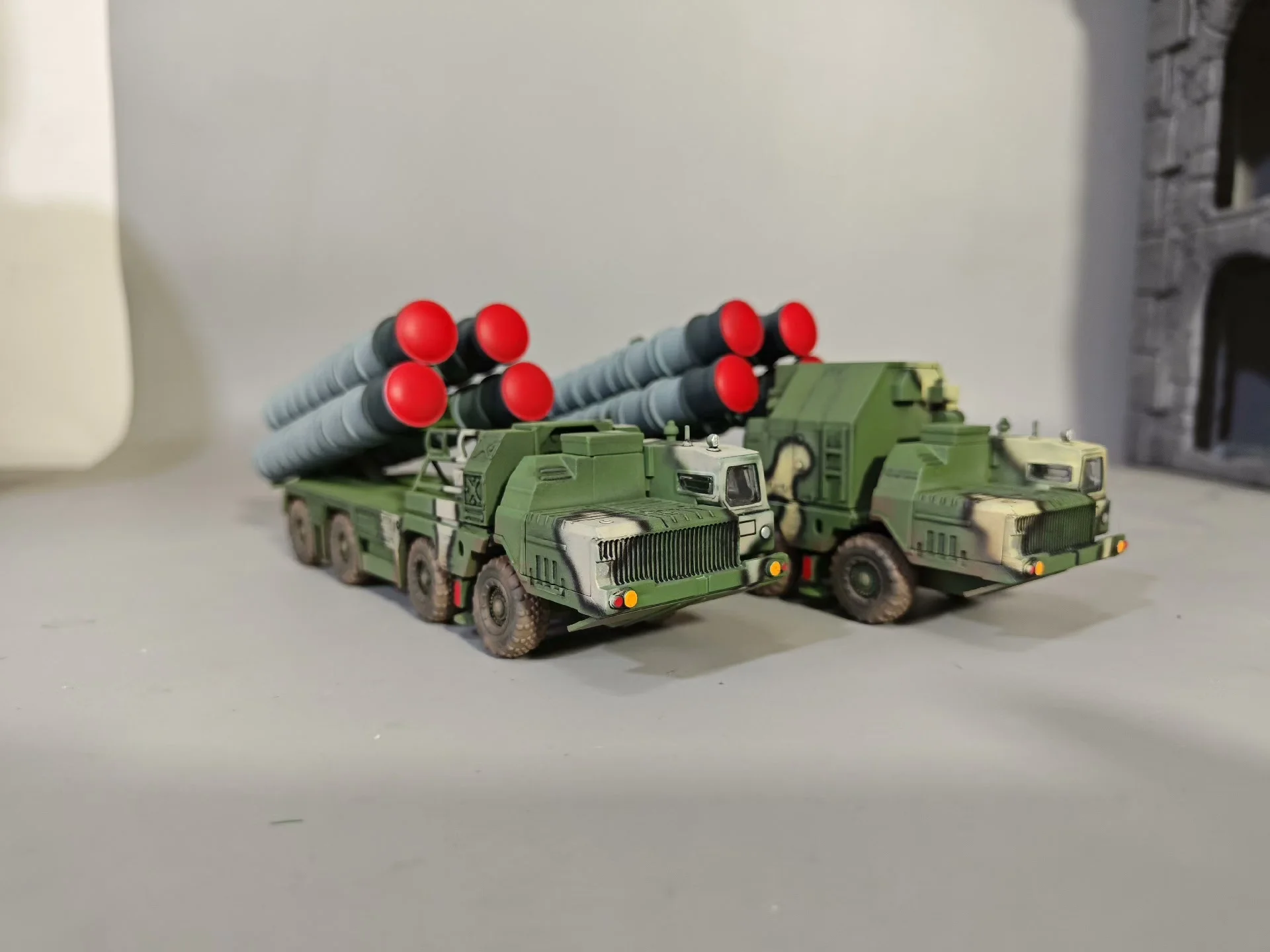 1/72 S300 missile vehicle, hand-painted finished model decorative ornament, plastic material (ships after 3 days of work)