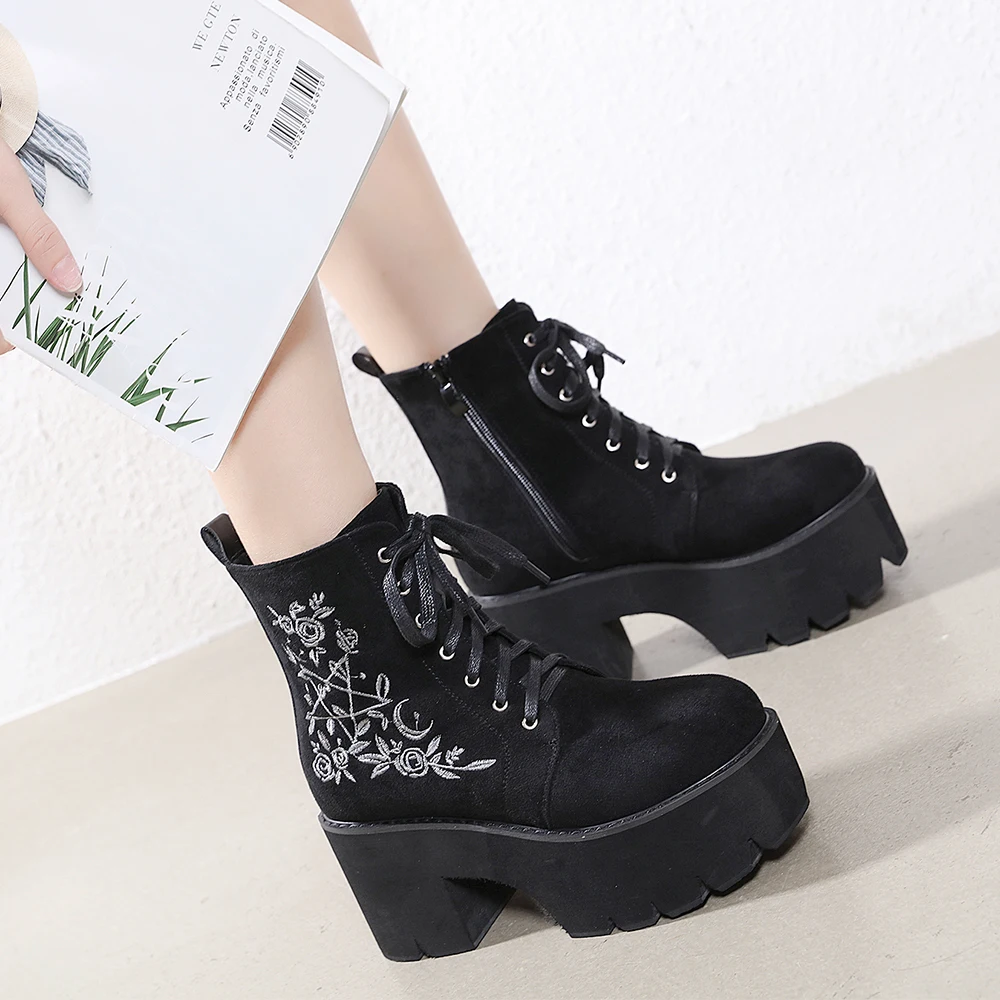 Gdgydh Women's Black Side Zipper Combat Boots Fashionable Lace Up Boots Platform Flower Embroidery Details Goth Shoes