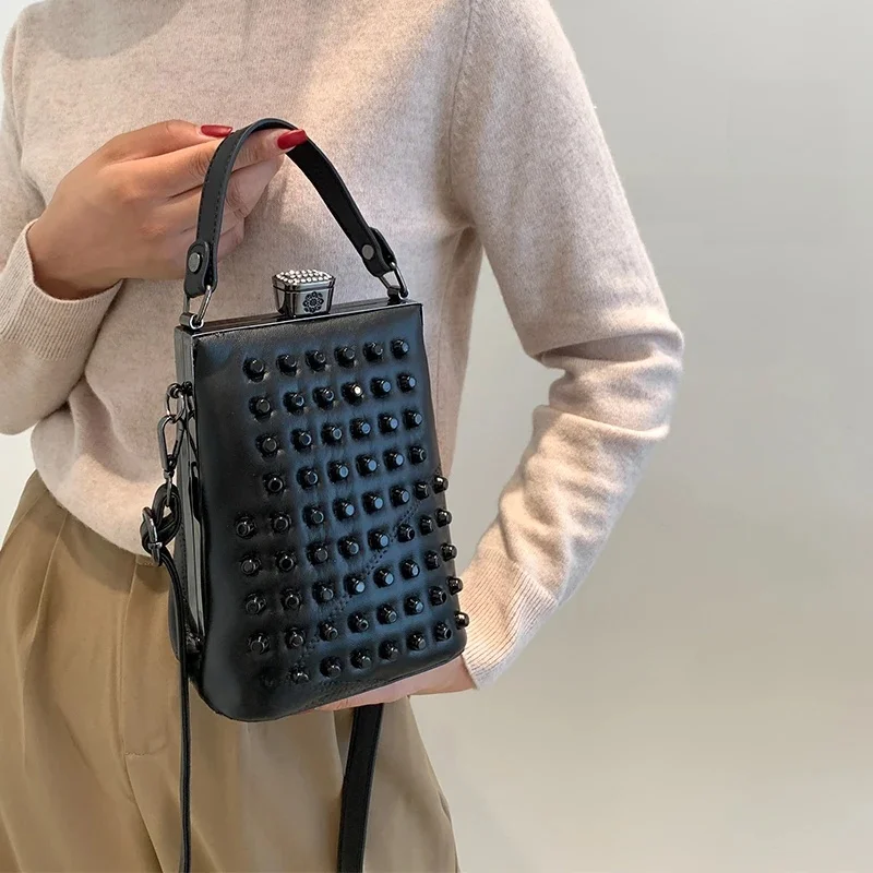 Skórzana torebka damska luksusowy projektant torba na ramię miękka torba typu Crossbody torebka mała kolacja nit Grils Punk Style kieszeń na telefon komórkowy — zdjęcie 2
