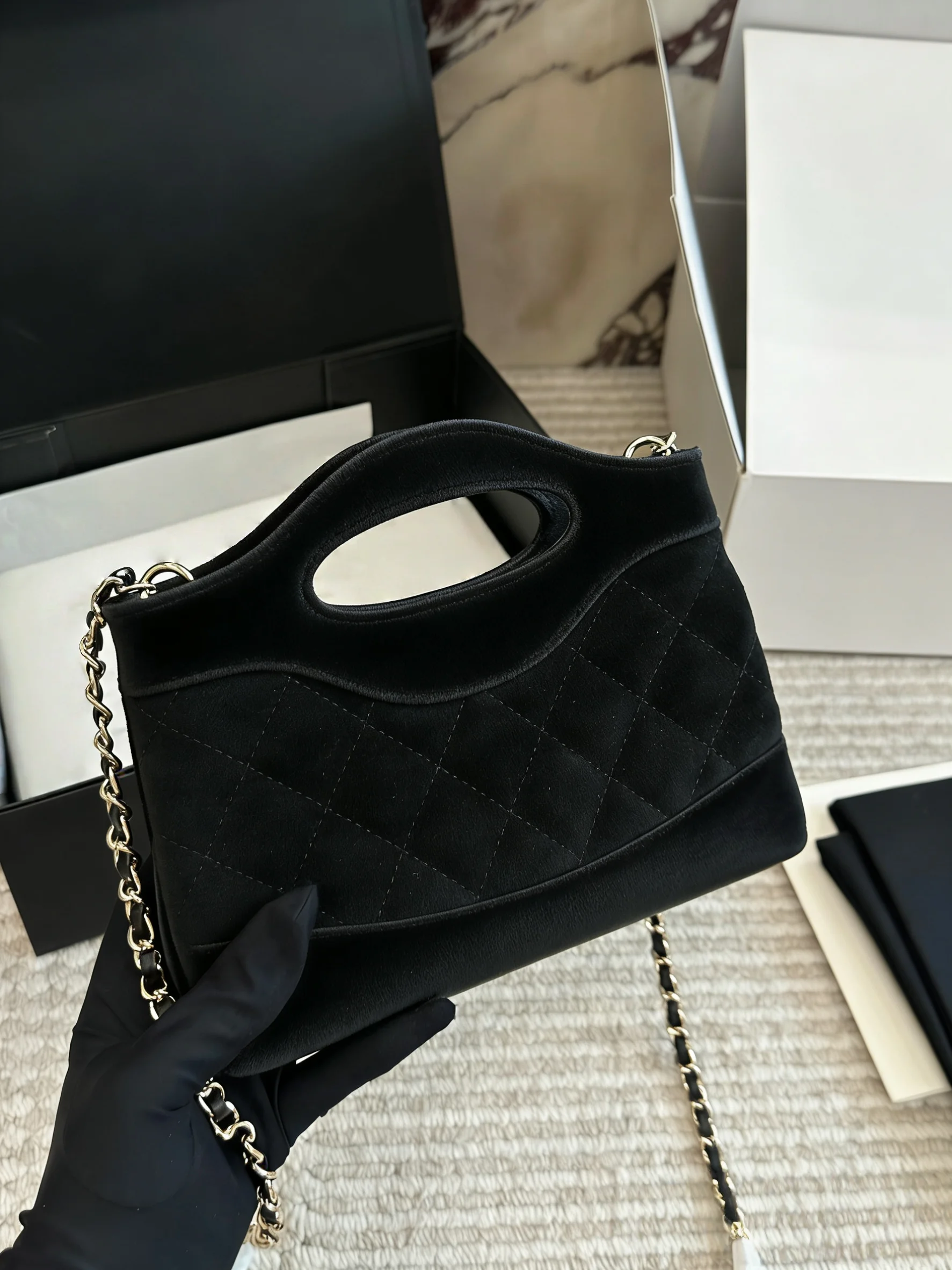 

2025 Новый РАЗМЕР: 20X14 СМ Модные универсальные сумки кожаные Портативный плечевой ремень Ручной без коробок