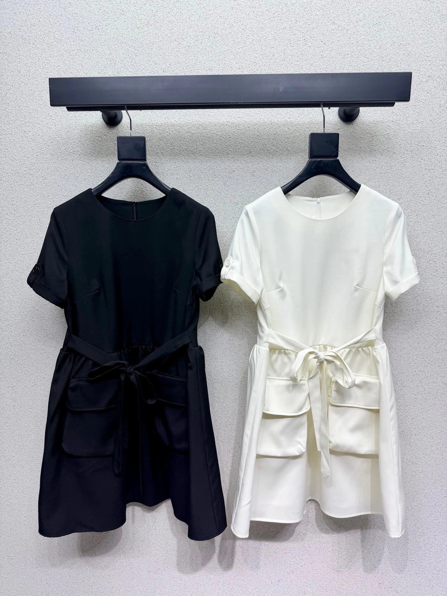 

Women's Dress Casual Round Neck Short Sleeve Tie Waist A-Line Summer Mini Dress with Large Pockets Daily Wear