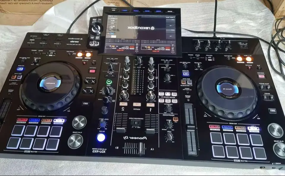 آلة موسيقية مدمجة بنظام دي جي ، صفقات الطلبية ، #1