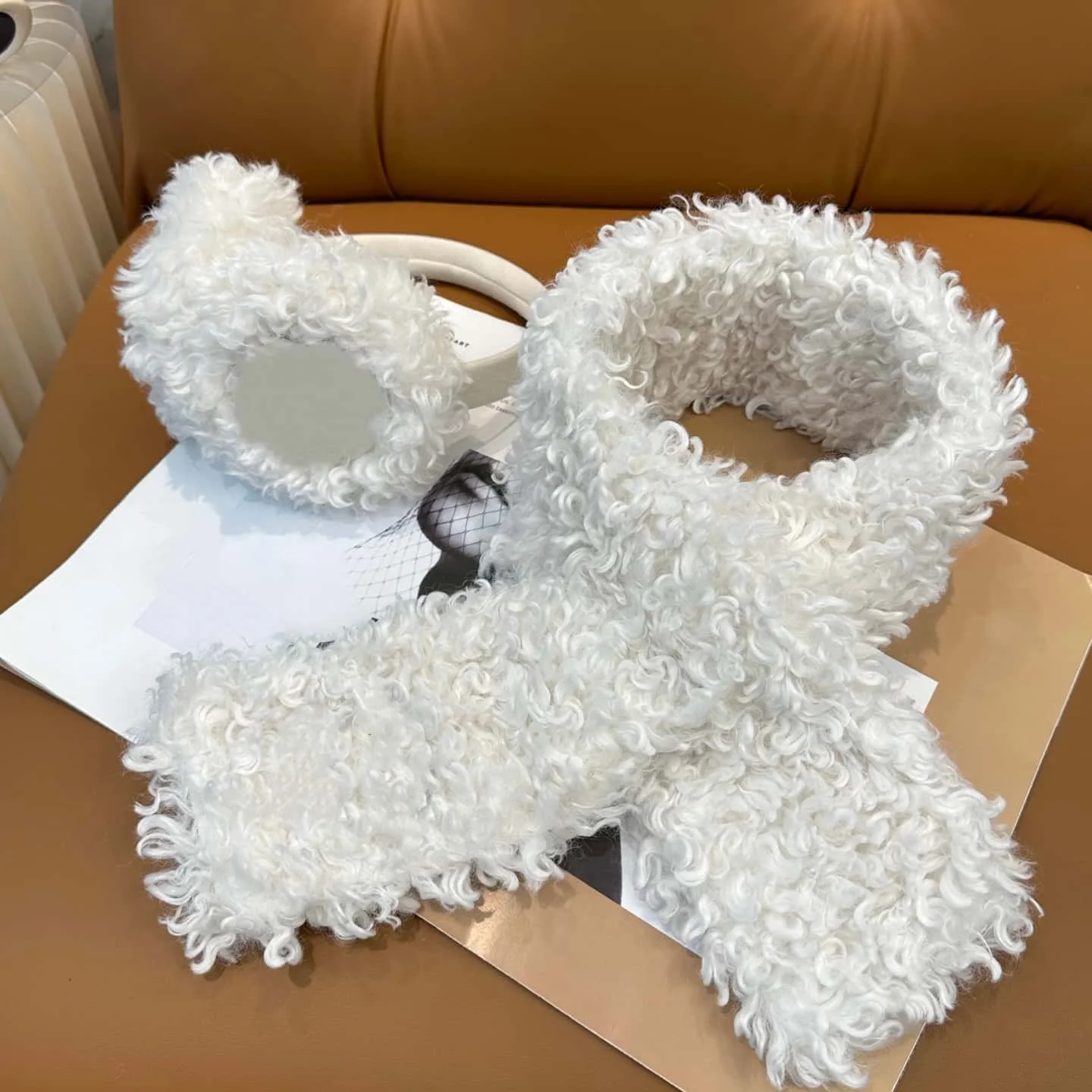 بدلة نسائية بحزام خصر على شكل كوب لعام 2025 من صوف الضأن كلاسيكي متعدد الاستخدامات موضة بسيطة للتزلج في الشتاء بدلة نسائية جديدة