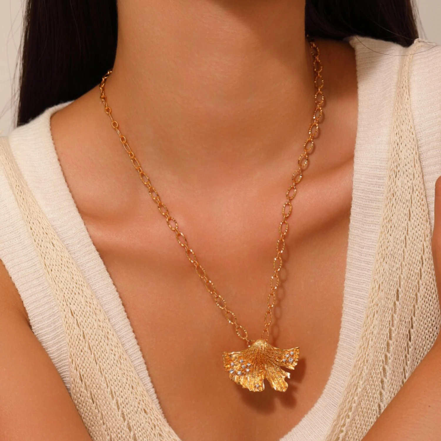 YAJUNIEL Brushed Ginkgo Leaf Pendant Necklace for Women 24K Real Gold Plated Hypoallergenic Nature-Inspired Jewelry Gifts