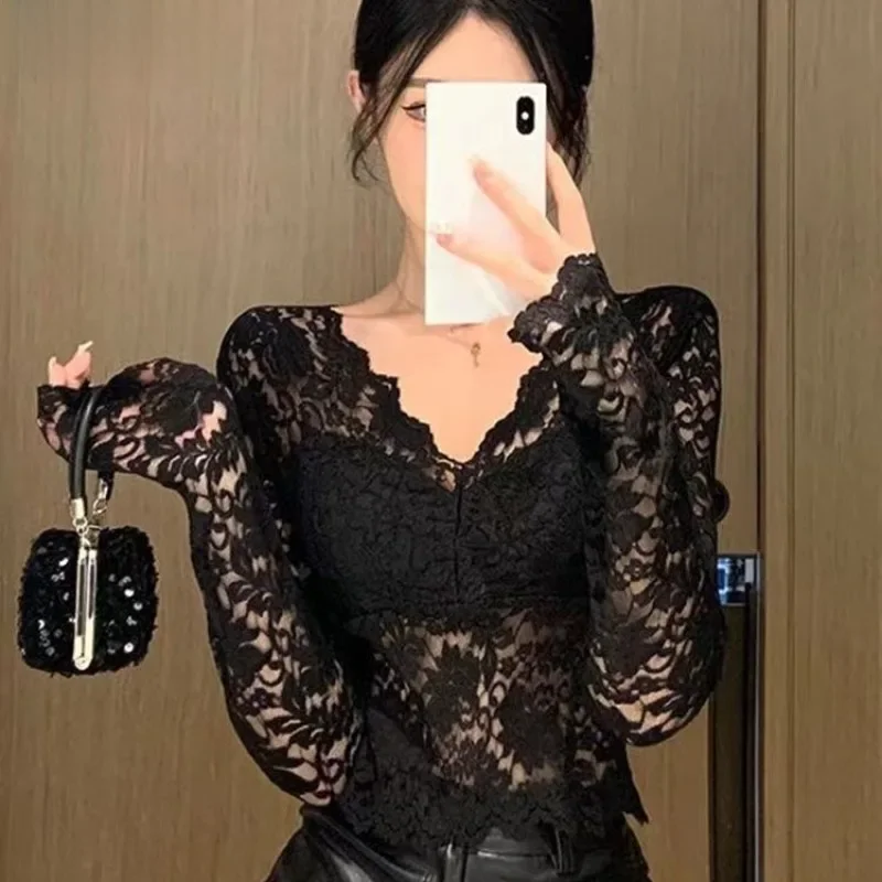Hook Flower Hollow Blouses Women Lace Black White with Chest Pad V-neck Slim Basic Thin Sexy Vintage Long Sleeve Mujer Chic Lady — zdjęcie 2