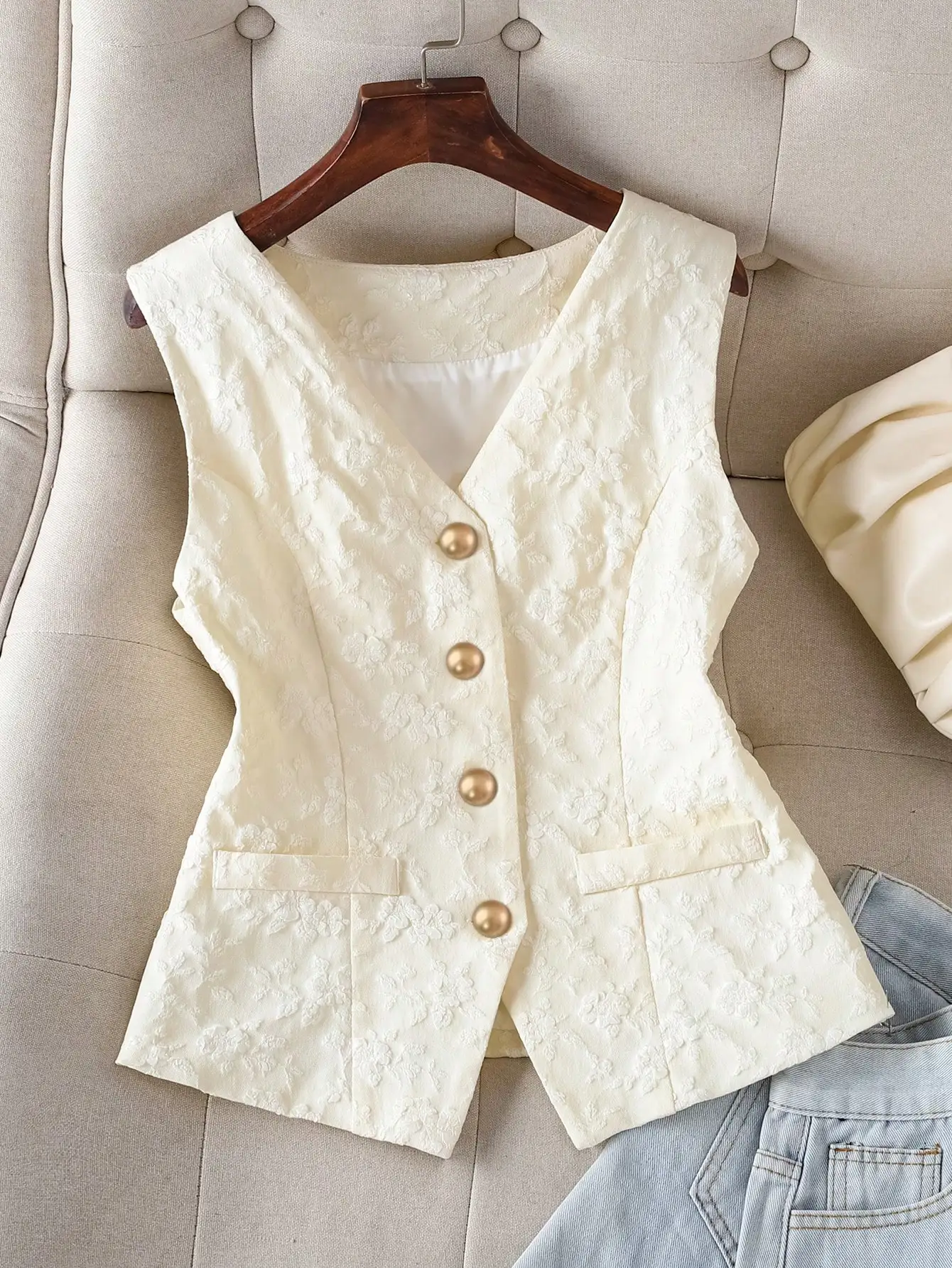 

Women's Casual Textured Fabric Suit Vest Elegant Sleeveless Waistcoat for Commute & Daily Wear
