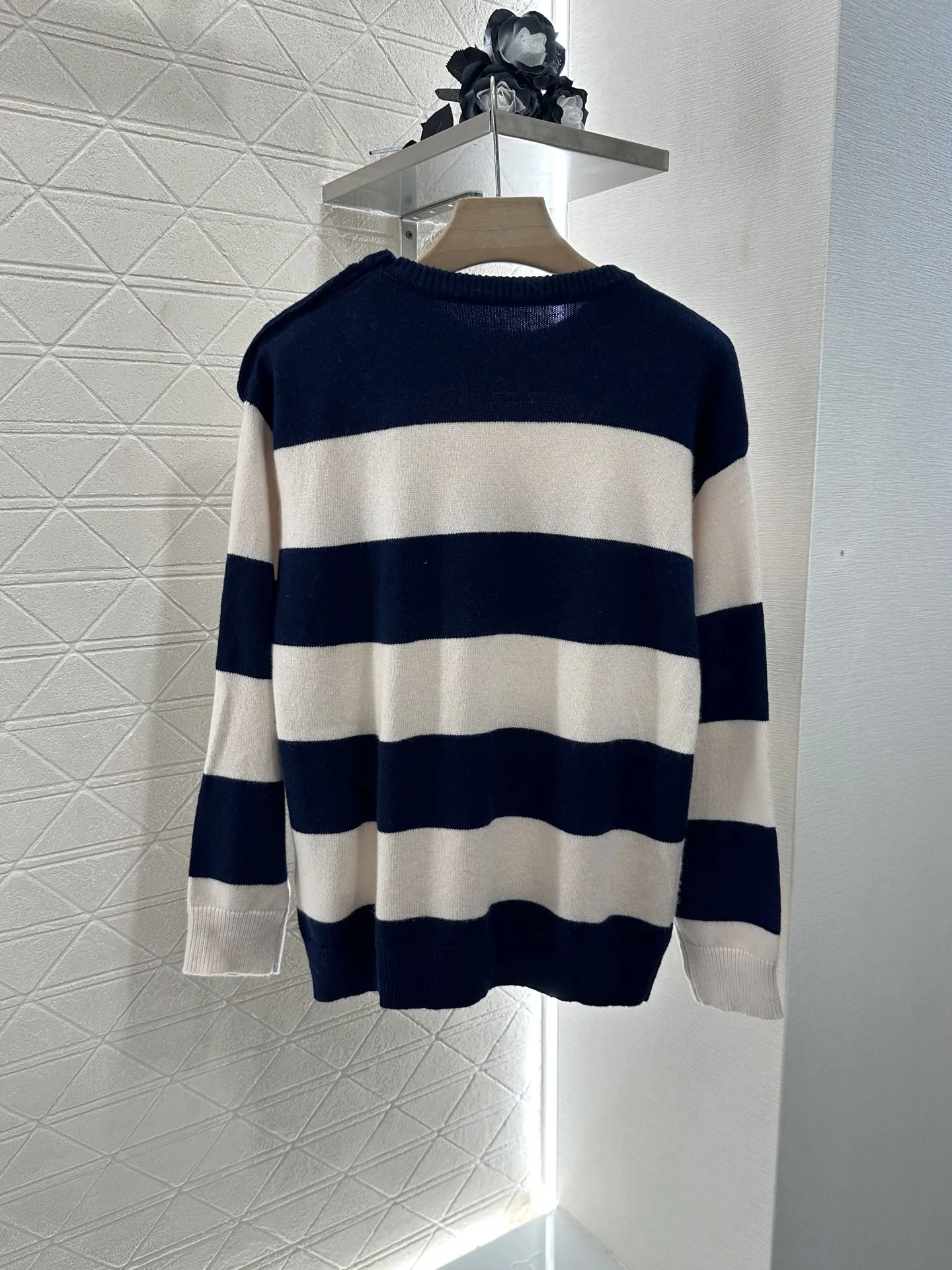 

2025 New Women's Letter Striped Round Neck Sweater with Wool Yarn Weaving Texture Comfort Blue and Gray Strip WYY-39