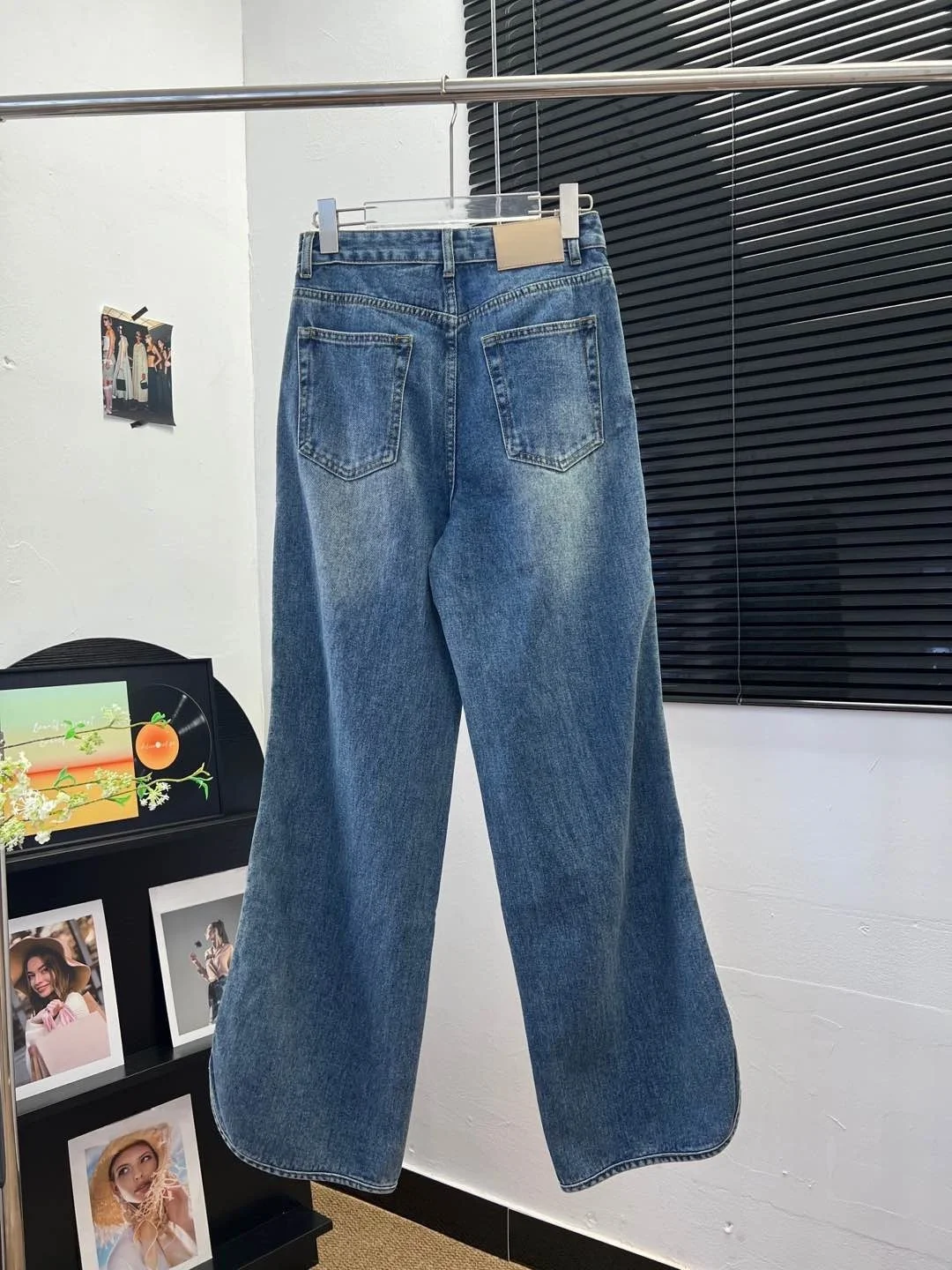 

2025 Women's Classic Blue Denim Pants Vintage Washed Straight Leg Ankle Jeans with Split Hem Casual Comfort Fit