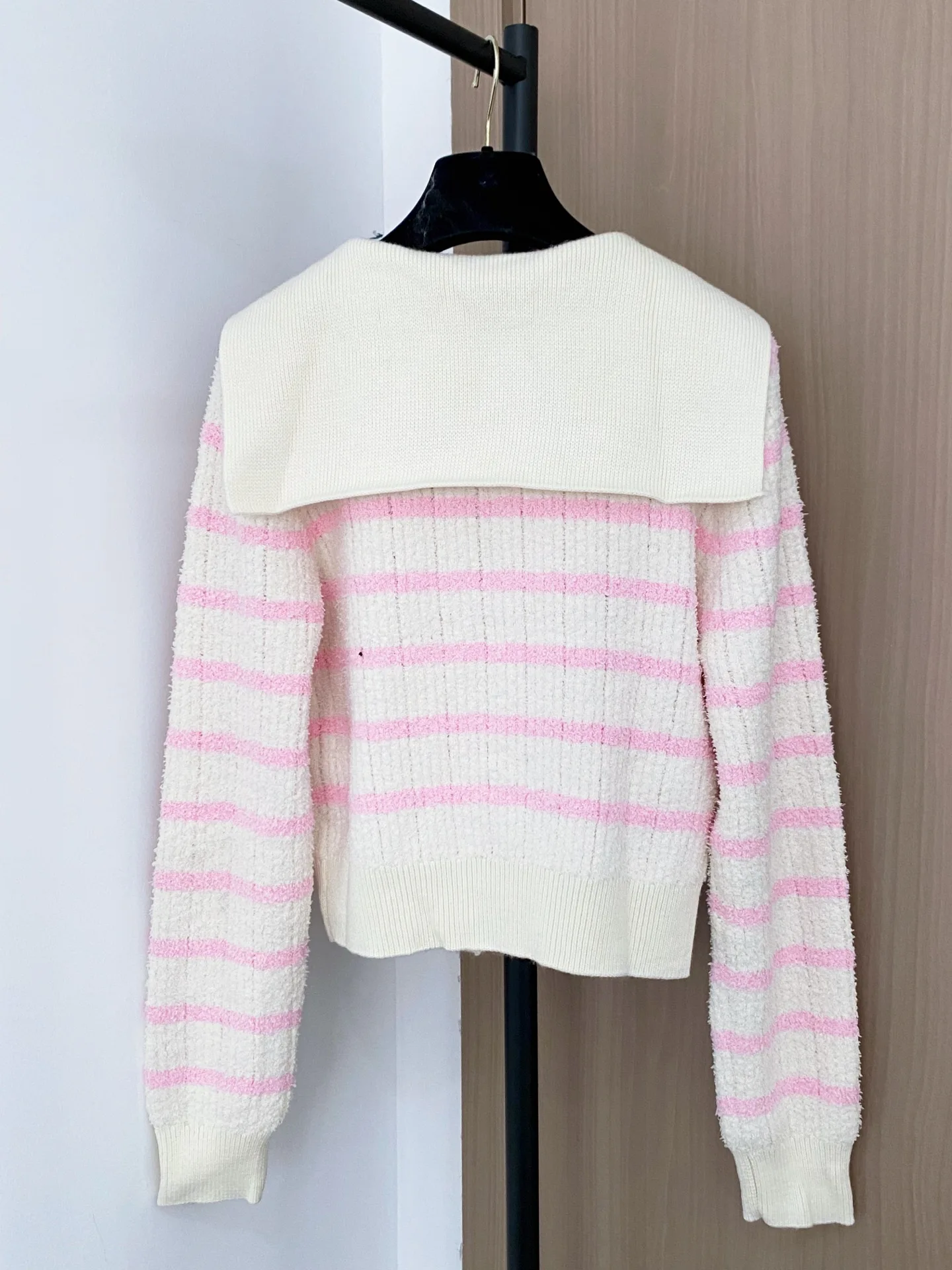 

Весна и осень 2024, новая мода, простой и консервативный стиль, полосатый вязаный свитер с бантом и длинными рукавами