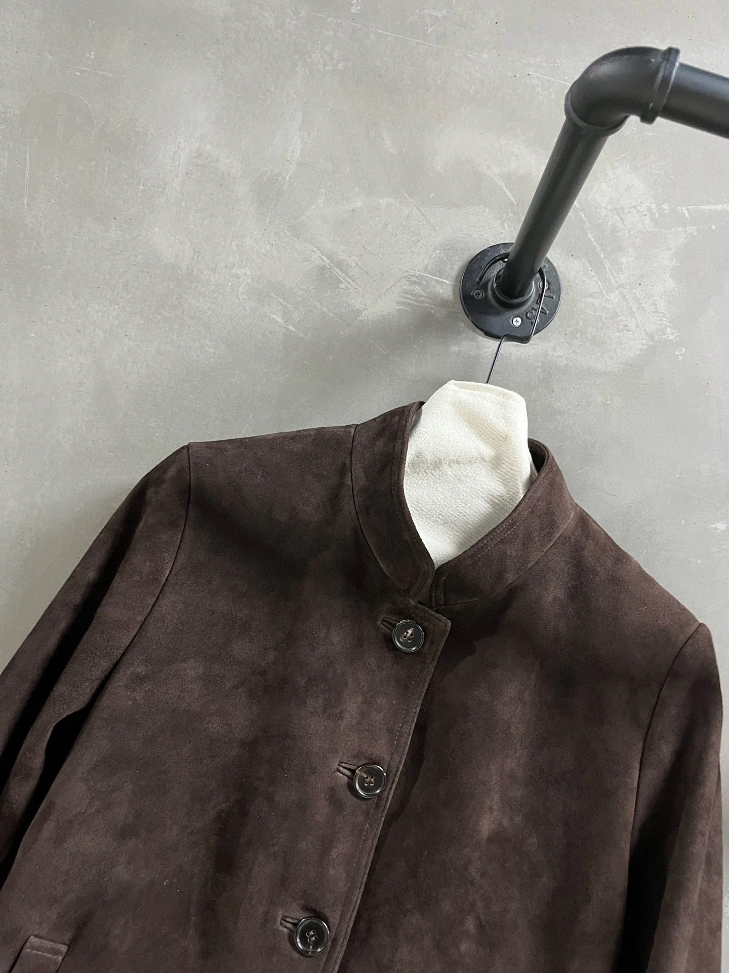 Jesienna damska kurtka z prawdziwego zamszu w jednolitym kolorze, modna i codzienna.