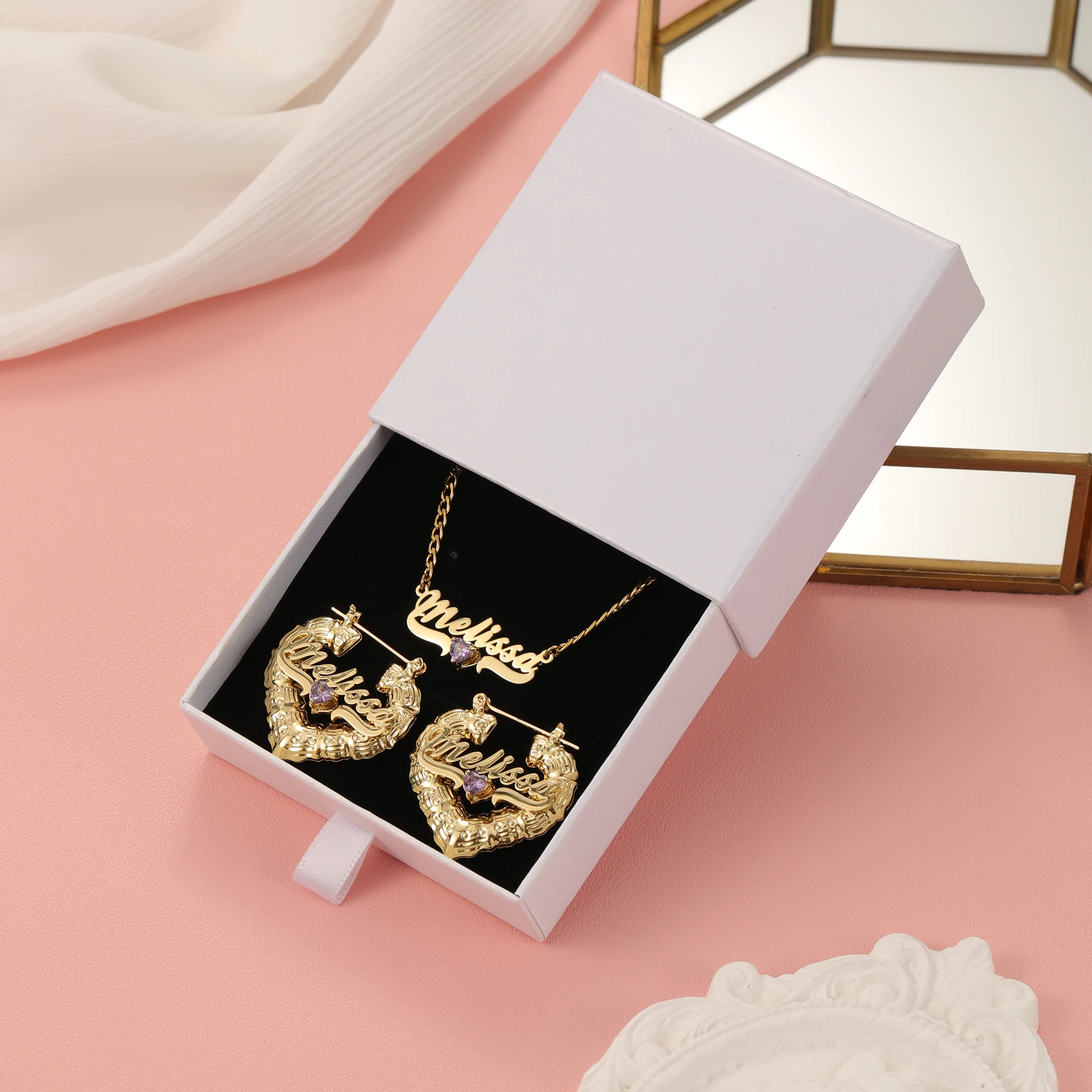 Zciti طقم مجوهرات اسم شخصي على شكل قلب الماس نمط 18 كيلو مطلية بالذهب قلادة أقراط هدايا عيد الحب لها