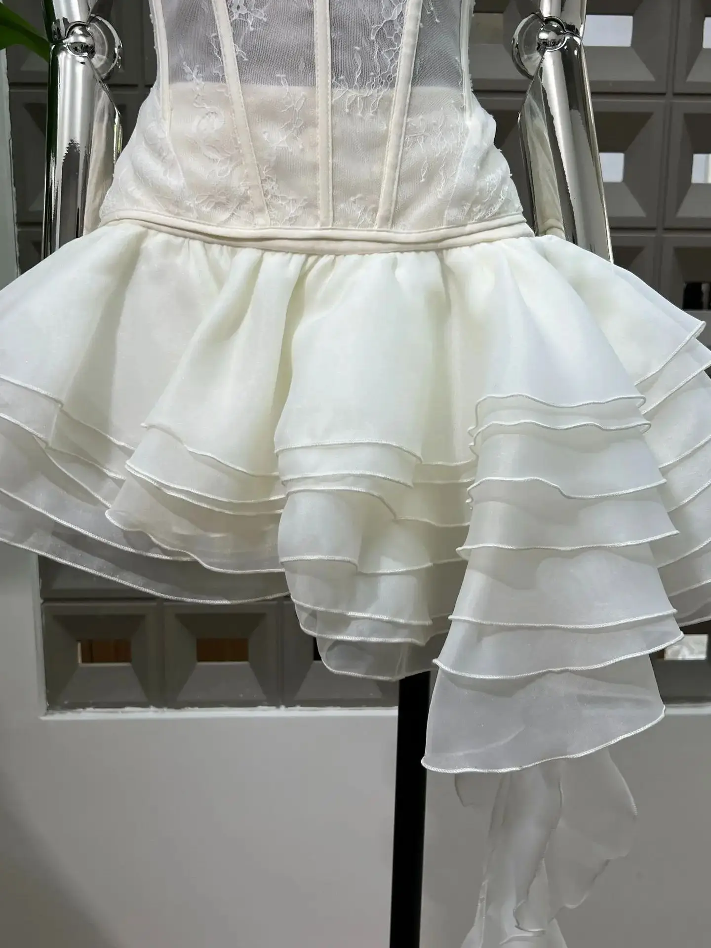 夏の新しいエレガントなレースボーンコルセットトップ、アシンメトリーハイウエストティアードスカートのツーピースセット、レディースファッションのパーティーイブニングドレス