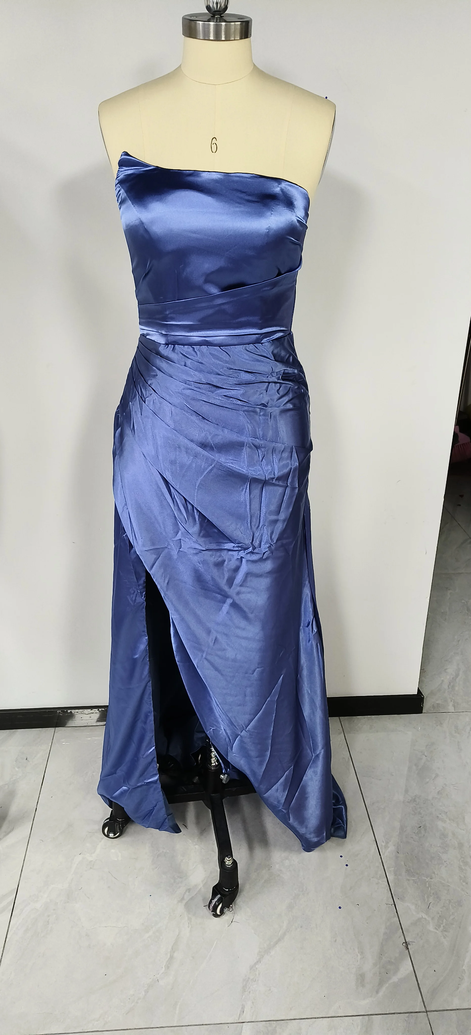 Elegant Satin Mermaid Evening Dress with High Slit Strapless Long Bridesmaid Dresses for Women Pleated Sery Formal Evening Gowns