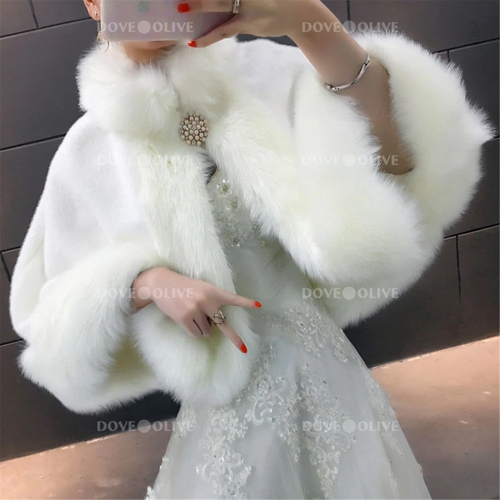 Bridesmaid Cape with Brooch Ivory Faux Fur Wedding Wrap Women Shrug Bridal Jacket Stole BrideShawl Winter Warm Bolero