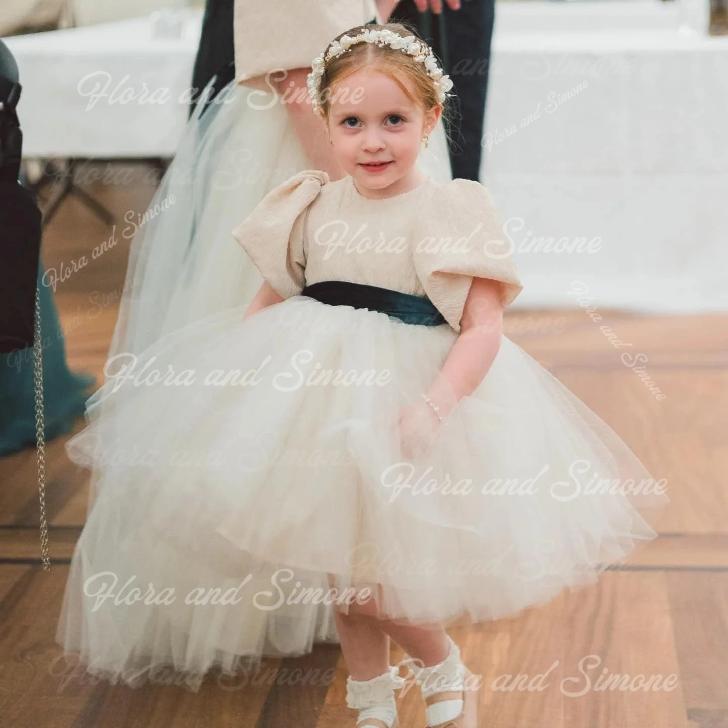 فستان فتاة الزهور مخصص لحفلات الزفاف بخصر عالٍ ورقبة نصف كم منتفخ من التل مطوي لأعياد ميلاد الأطفال فساتين التواصل الأول