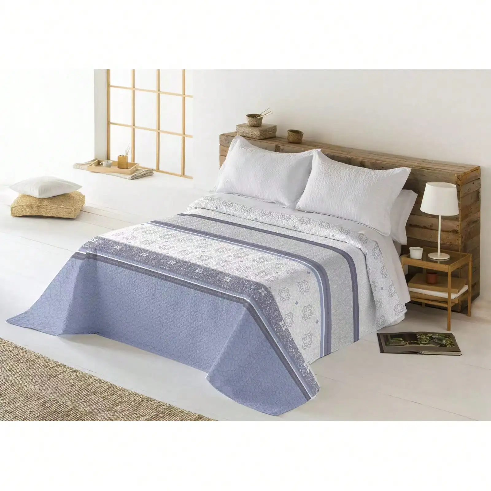 Cómodo y elegante, este edredón de estilo moderno es suave y versátil. Se puede usar durante todo el año sin funda, es adecuado para camas individuales y camas dobles, con dimensiones de 190 × cm y 240 × cm.