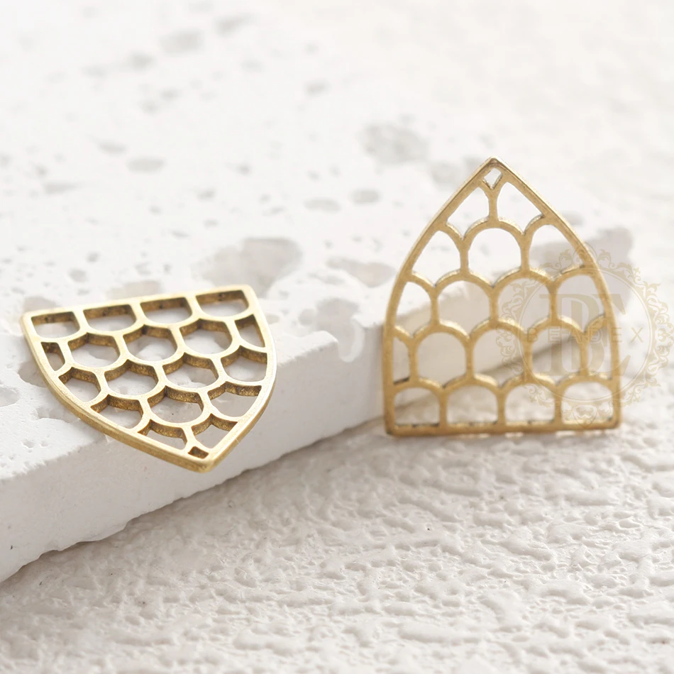 2 Pieces Laser Cut Solid Raw Brass Charm - Window 19.8x15.3mm (4902C-5)