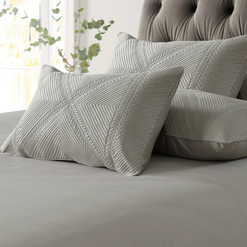 

La Shantam Geo Queen size bedsheet, 100% cotton, super soft, breathable, inclusive :1 Flat Sheet (100x104 inches) & 2 Shams