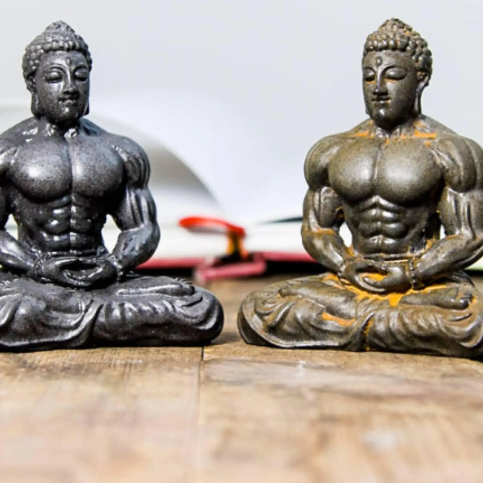 Creative Muscular Buddha Statue Resin Bodybuilder Buddha Figurine Vintage Meditating Muscle Man Statue for Fitness Desktop Decor