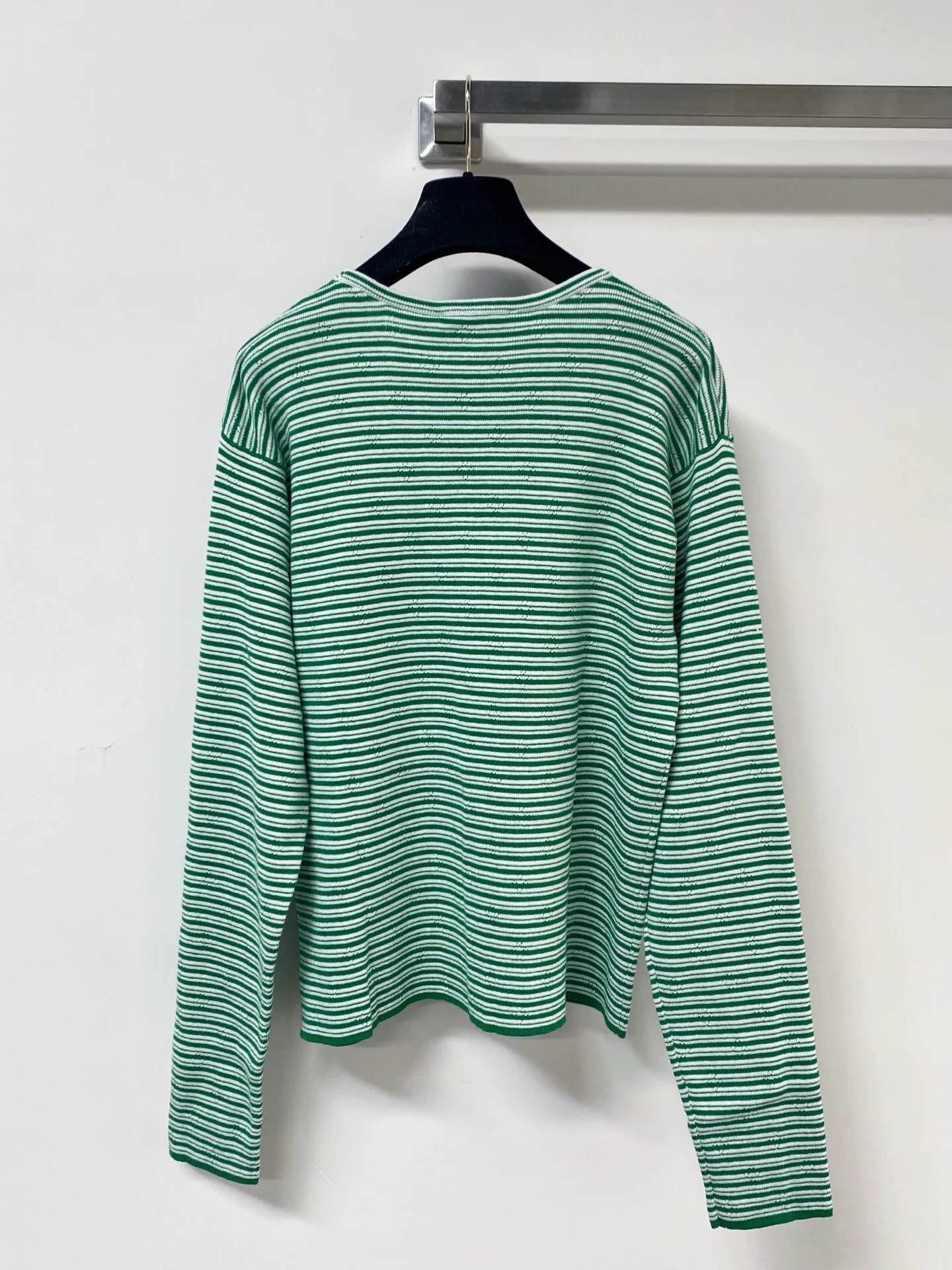 Blusa de Punto Texturizado con Rayas Finas para Mujer, Cuello Redondo, Manga Larga, Corte Holgado, Verano 2026, ZX8833