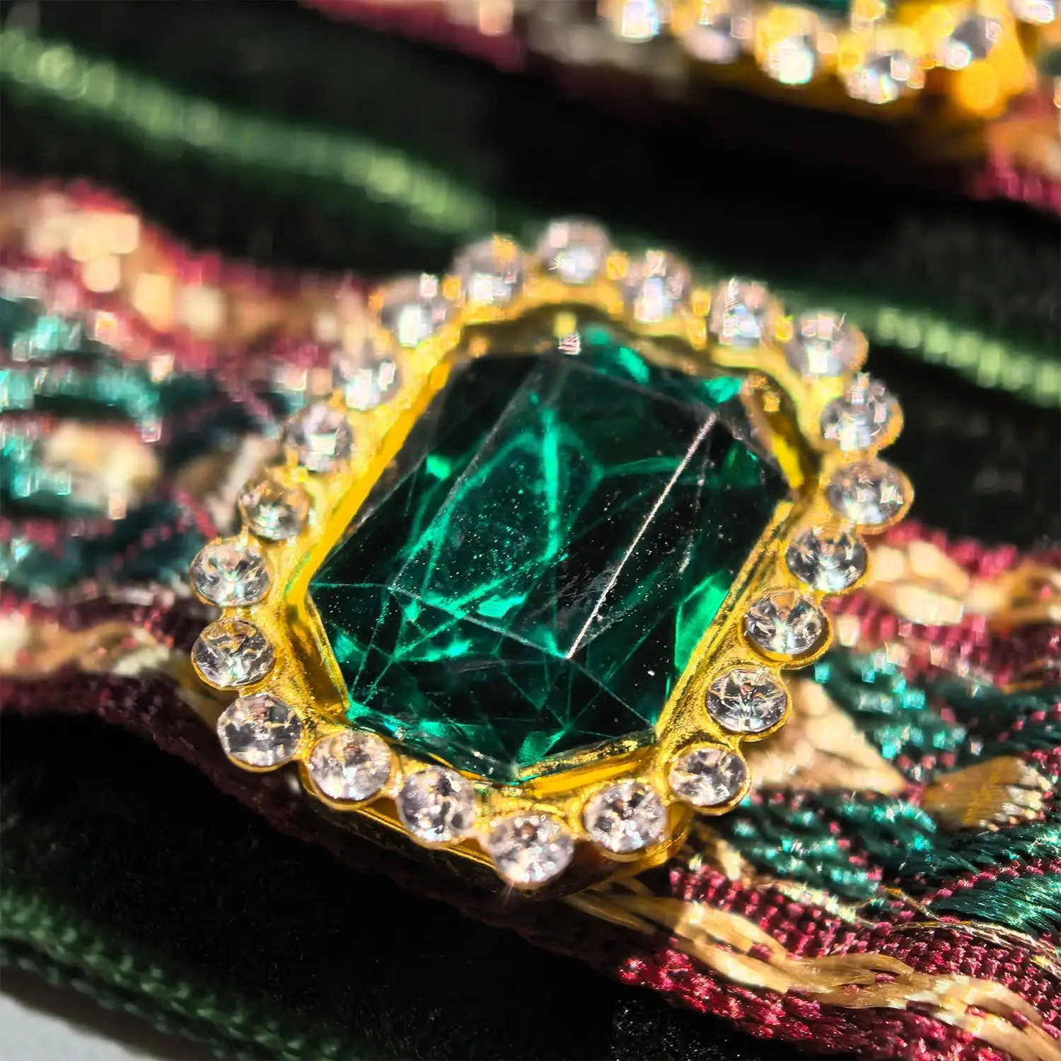 Vintage Smaragd-Halsband für Katzen Luxuriöse Samt-Halskette mit Strass-Edelstein-Anhänger Verstellbares Kätzchen-Schmuckhalsband Geschenk – Detail 1