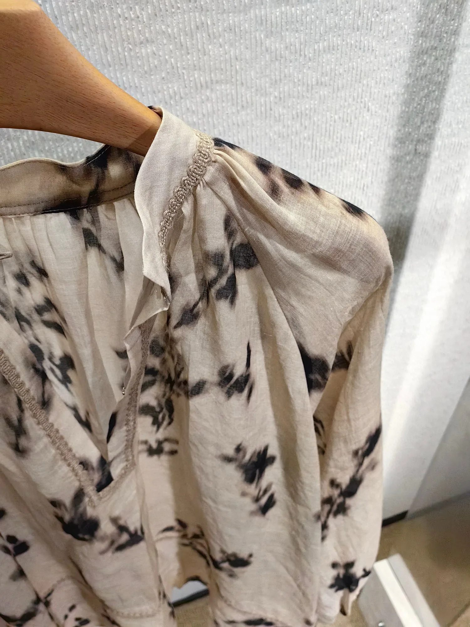 بلوزة نسائية صيفية كاجوال بأكمام طويلة ومطبوعة بالزهور من قماش رامي الطبيعي #4