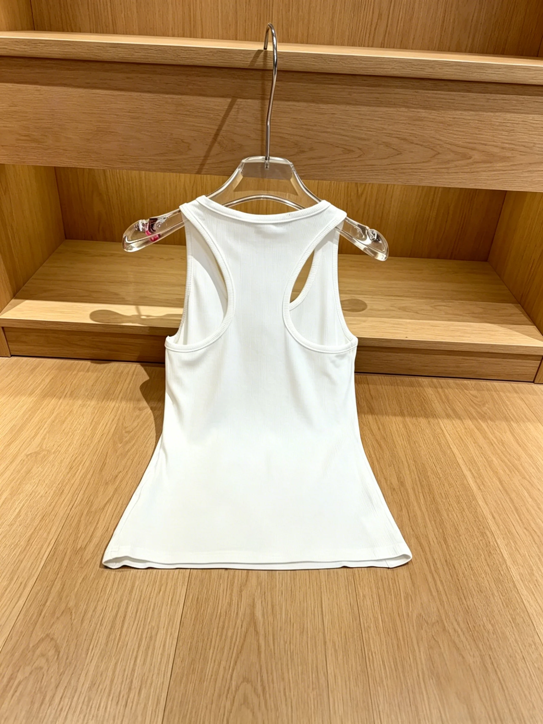 

2026 New Style Womens White Vest Size M L Simple Casual Style Code 005