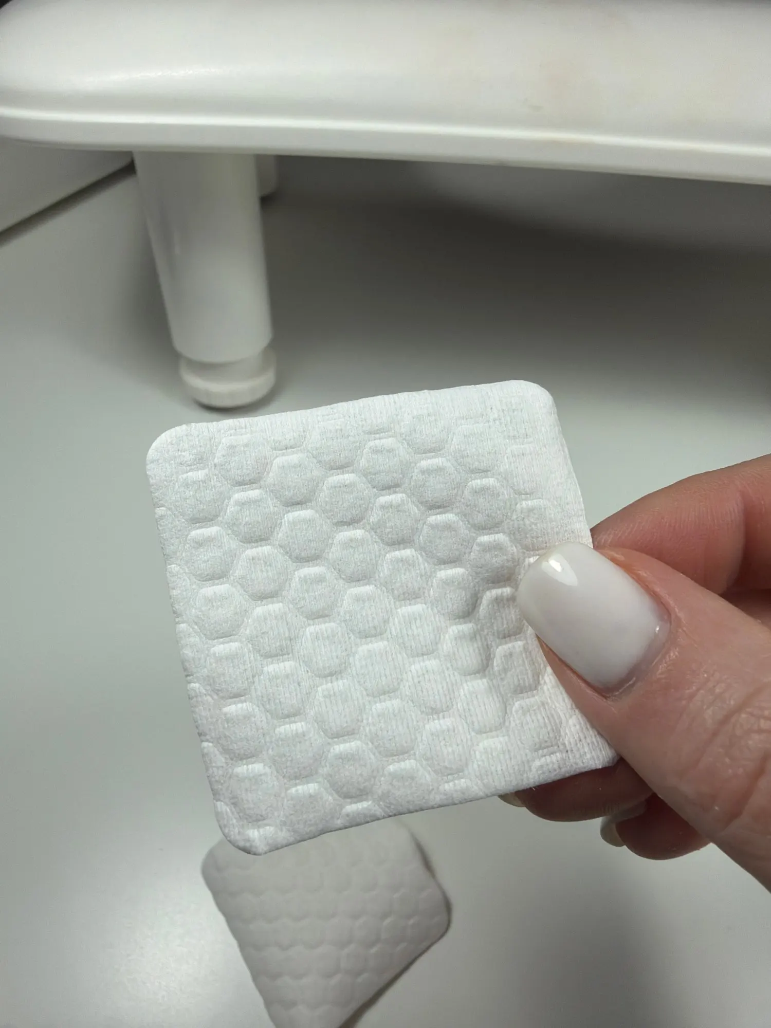 Klimonla 200/500Pcs/pack/box Solid Durable Nail Tools Manicure Gel Nail Polish Remover Pads Lint-Free Wipes Napkins Wraps photo review
