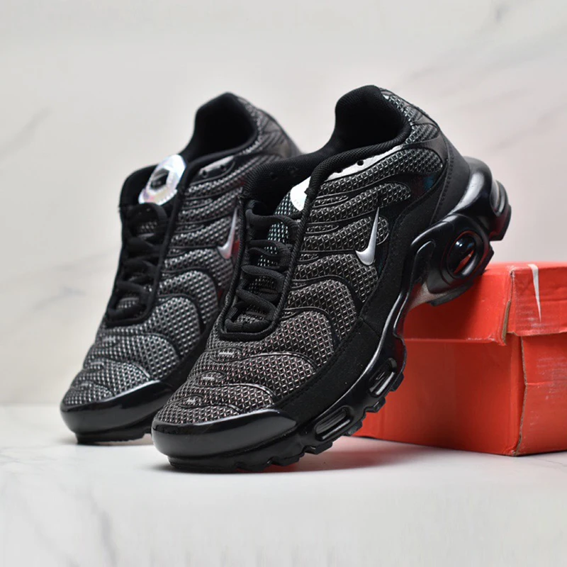 TN Falso Bico de Pato: O Que Realmente Acontece Quando Você Usa um Nike Air Max Plus Original?