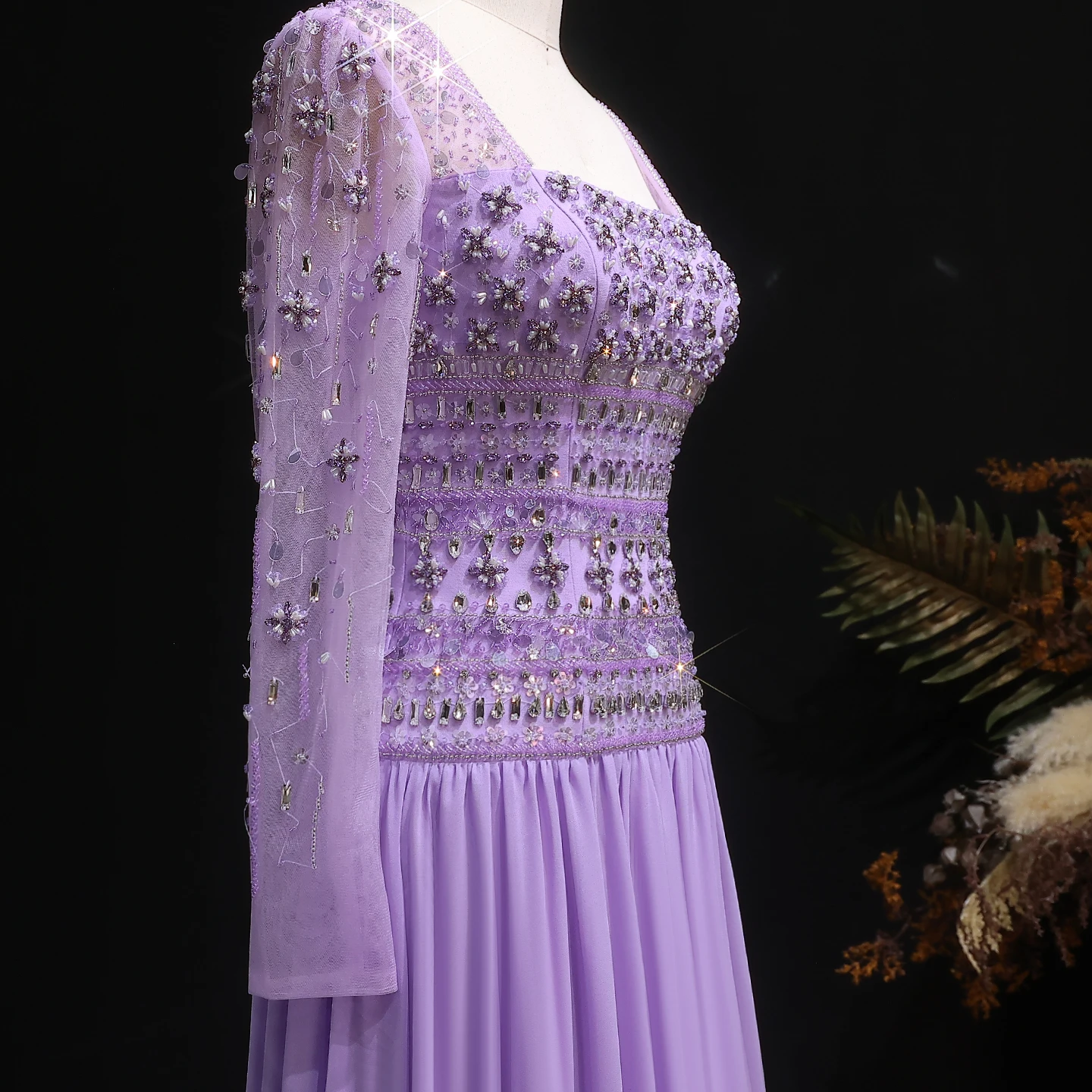 Sharon Said Funkelndes Fliederfarbenes Perlenbesetztes Plissiertes Chiffon-Abendkleid mit Fließendem Schal Dubai Saudi Hochzeitsfeier SS539 Maßanfertigung – Detail 19