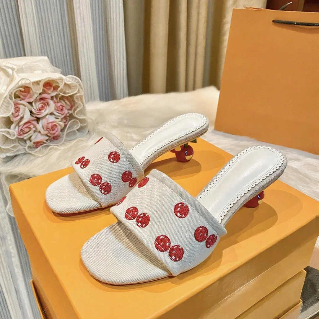 

Новые женские туфли на высоком каблуке, серия «Улыбающаяся вишня», модная повседневная женская обувь высокого качества 2025 года