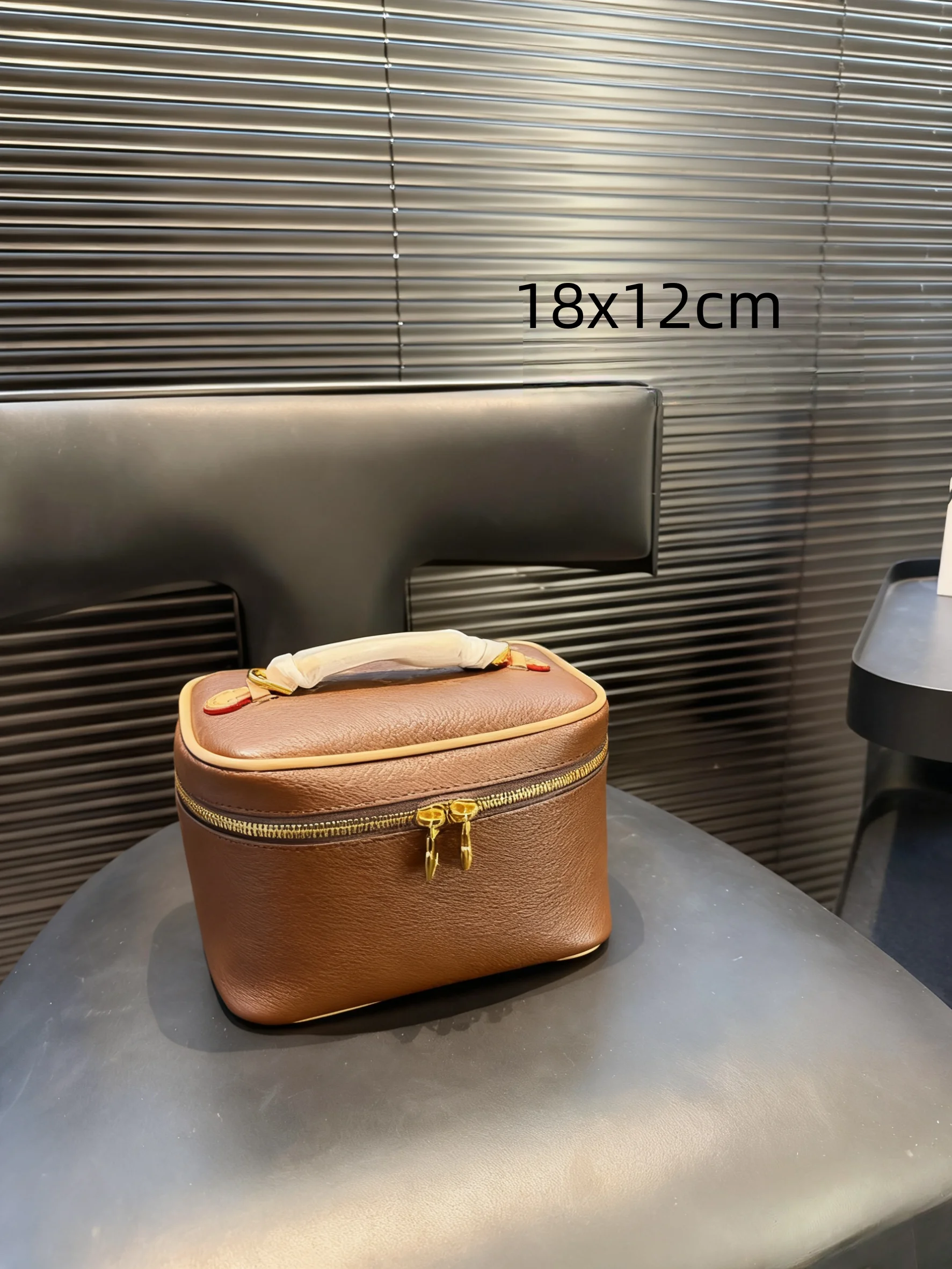 

2026 Fashion New Women's Bag 18cmPU Cosmetic Bag Handbag Shoulder Bag with Shoulder Strap Portable No Box