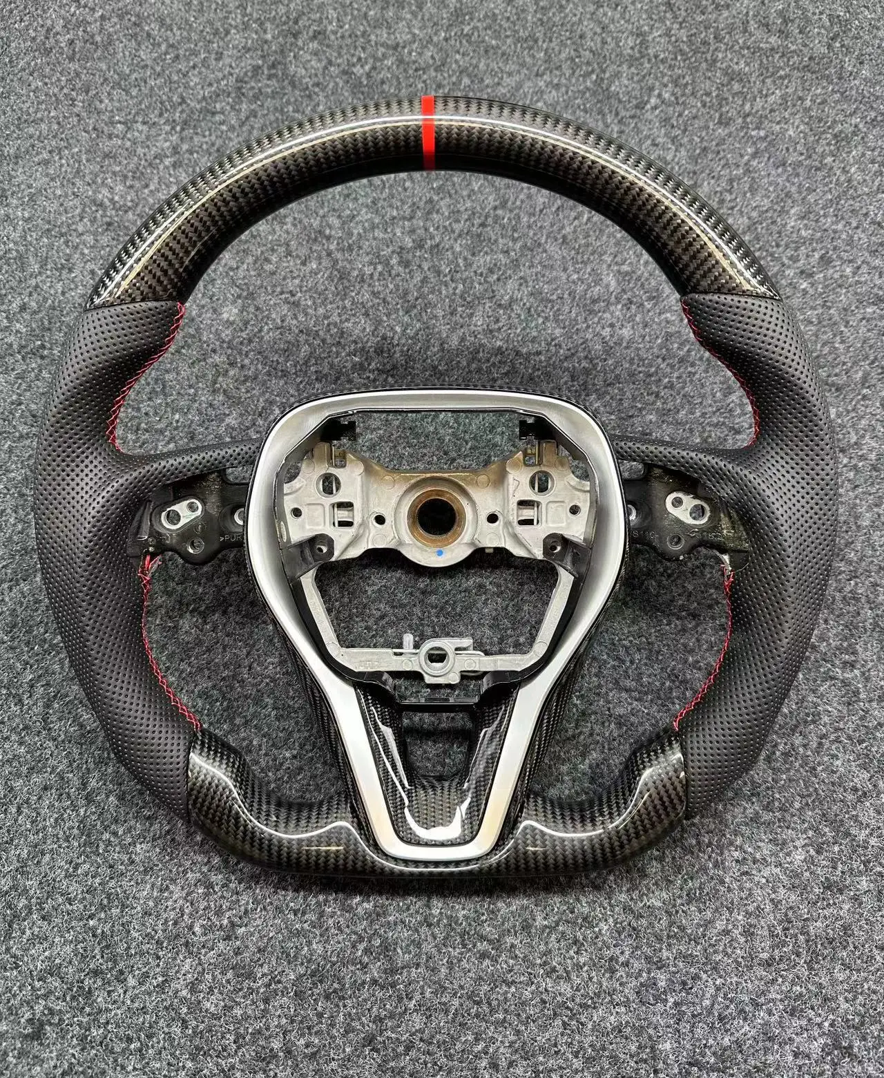 

Suitable for Corolla Camry Lelink RAV4 and other models carbon fiber steering wheel modification