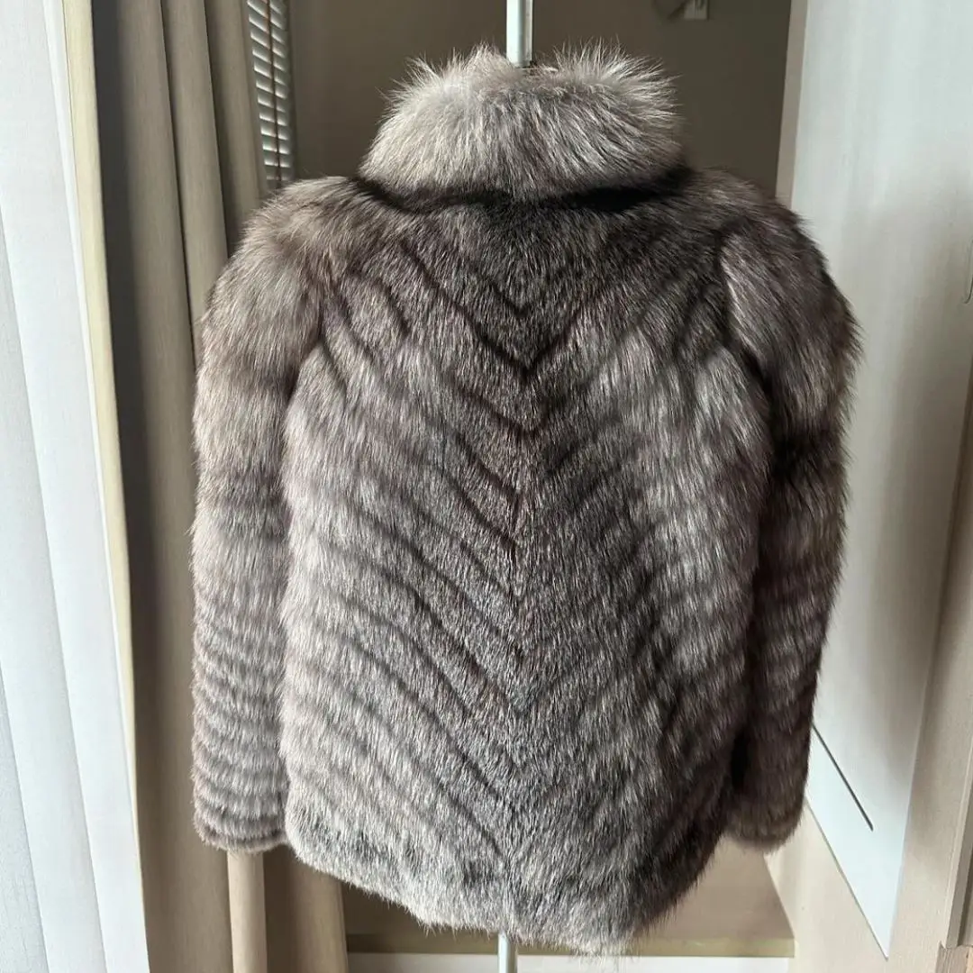 Vrouw Winter Nieuwe Trendy Echte Zilveren Vossenbont Jas Stand Kraag Hoge Kwaliteit Casual Vrouwen Echt Zilveren Vos Bontjassen Uitloper