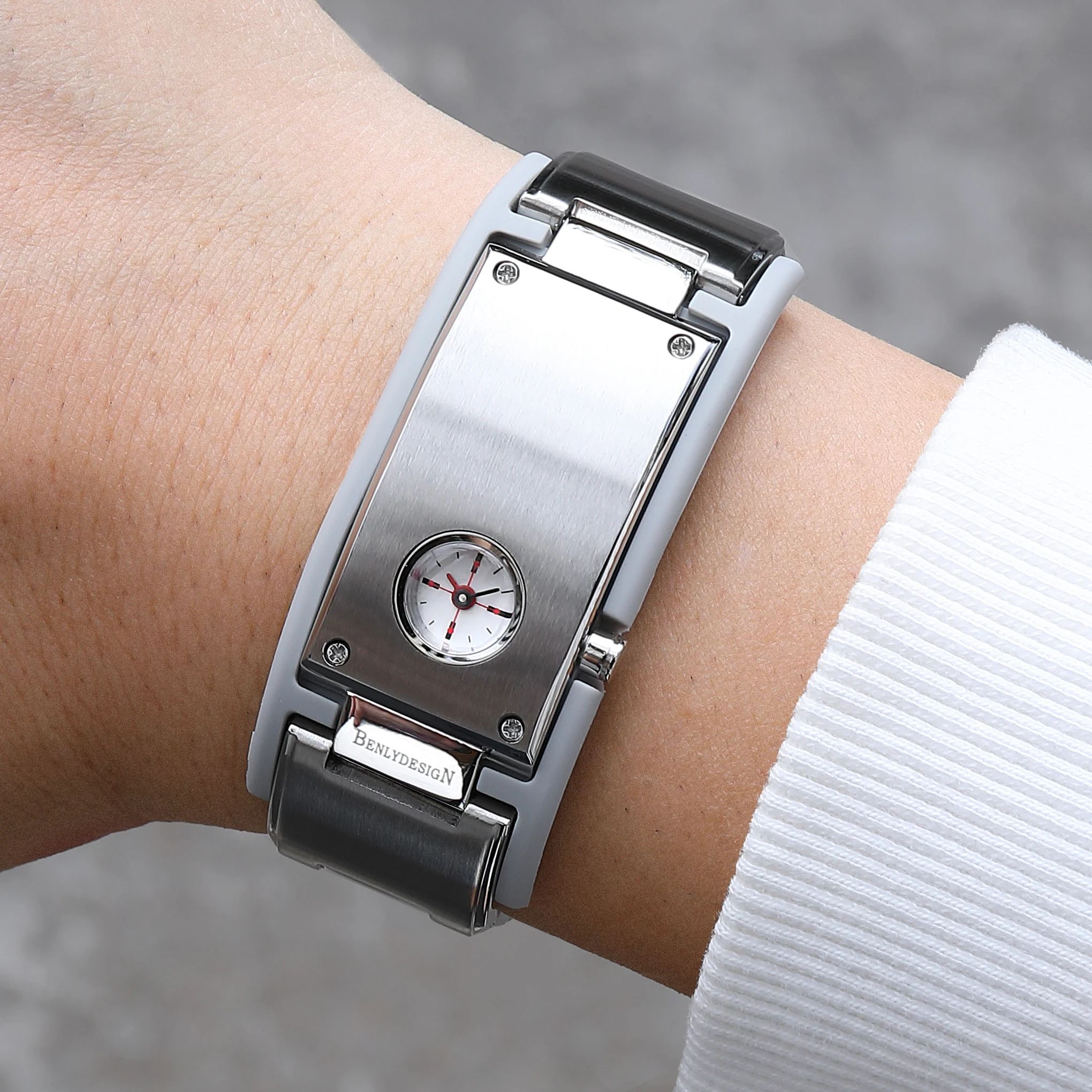 

BENLYDESIGN Unique Metal Watches Retro-futuristic Quartz Watches For Men Watch, Vintage Style Gift For Men, Retro Watches M2