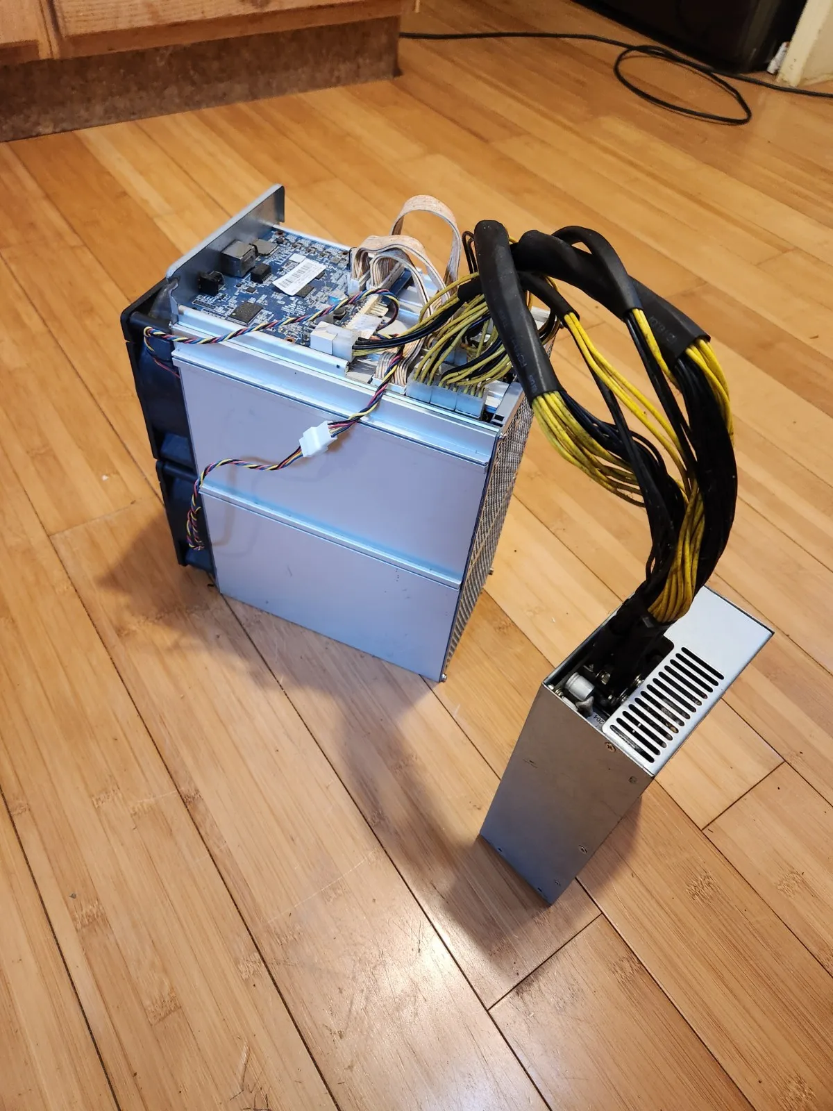 

TT BUY NOW BUY 6 Get 3 Bitmain Antminer Z15 Pro ZEC Equihash 420k Sol/s, W/ PSU 240V
