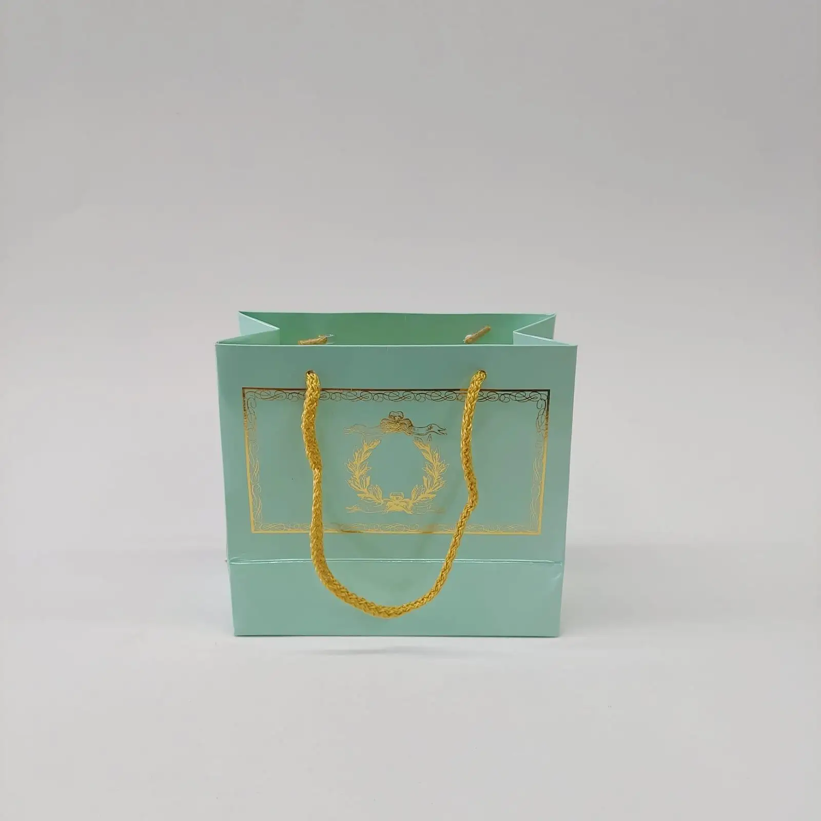 

18x15x7 Kraft Silver Gilt Cardboard Bag - Stylish, durable and environmentally friendly. gift packaging,