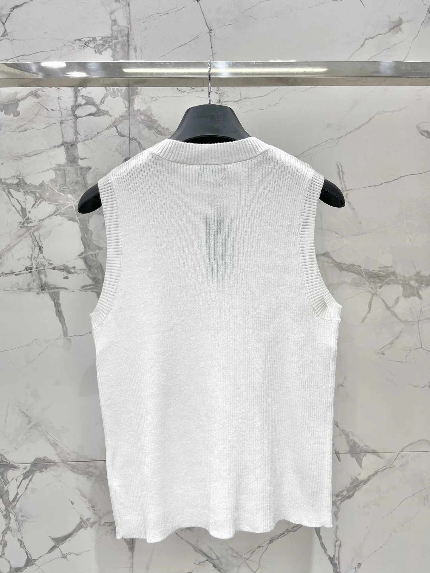 

2025 New sweater solid knit wool vest sleeveless buttons v-neck Fashionable Versatile Slimming Figure-hugging winter autumn