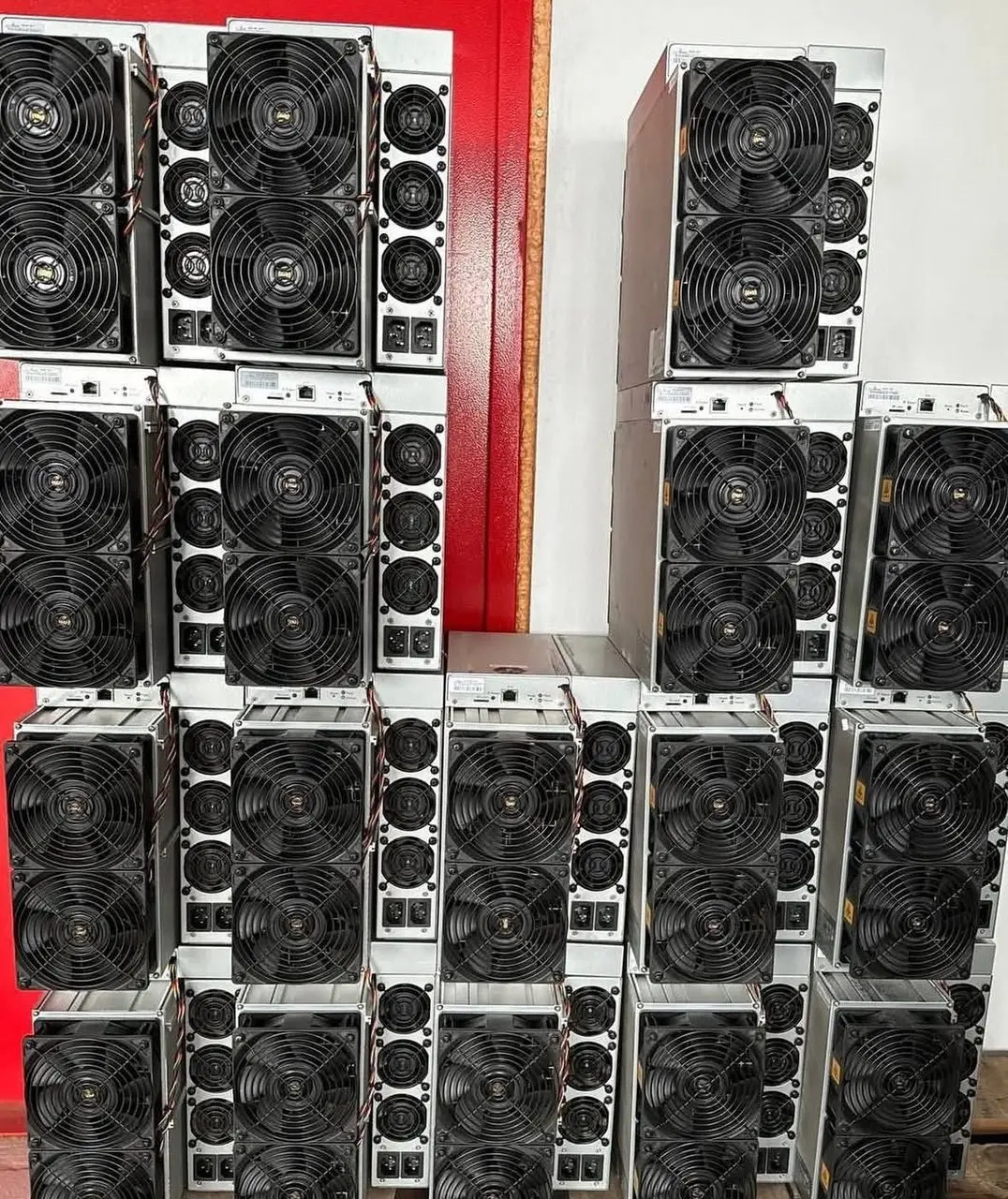 

Bitmain Antminer S21 Pro 220T 234T 245T Stable High Hashrate SHA256 Bitcoin ASIC Miner