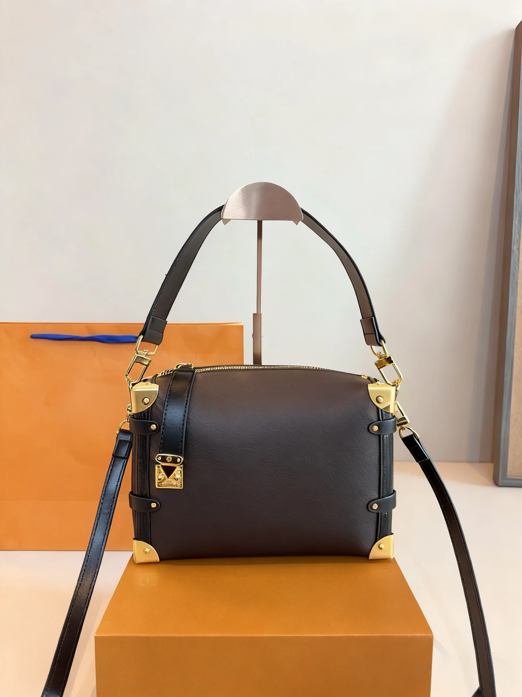 

2025 Новый РАЗМЕР: 24x8x15 СМ Модные универсальные сумки из кожи вишни Портативные можно носить на плече без коробок