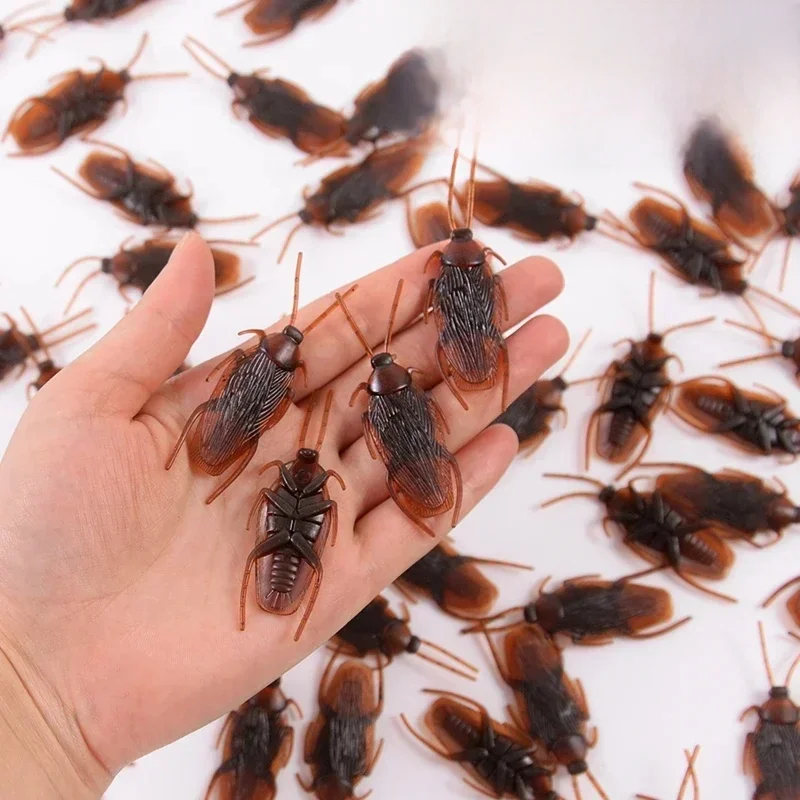 Insectes artificiels réalistes de cafard, décoration de fête d'Halloween, insectes en plastique, accessoires de astuce de nouveauté, jouets pour enfants, 100-1 pièces