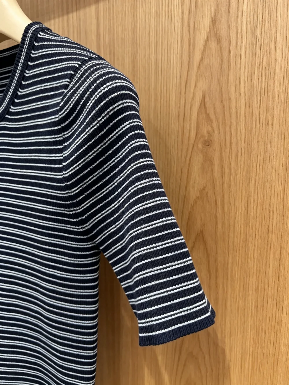 2026 New Style Womens Black and White Striped T-shirt Size M L Loose Commute Comfortable Code 026