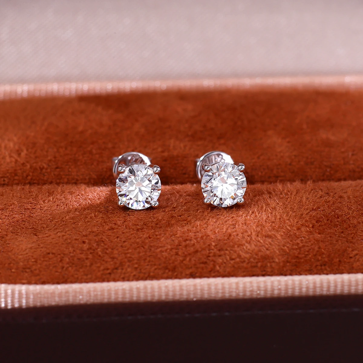 Orecchini a lobo con diamante - Diamond Stud Earrings recensione e prezzo