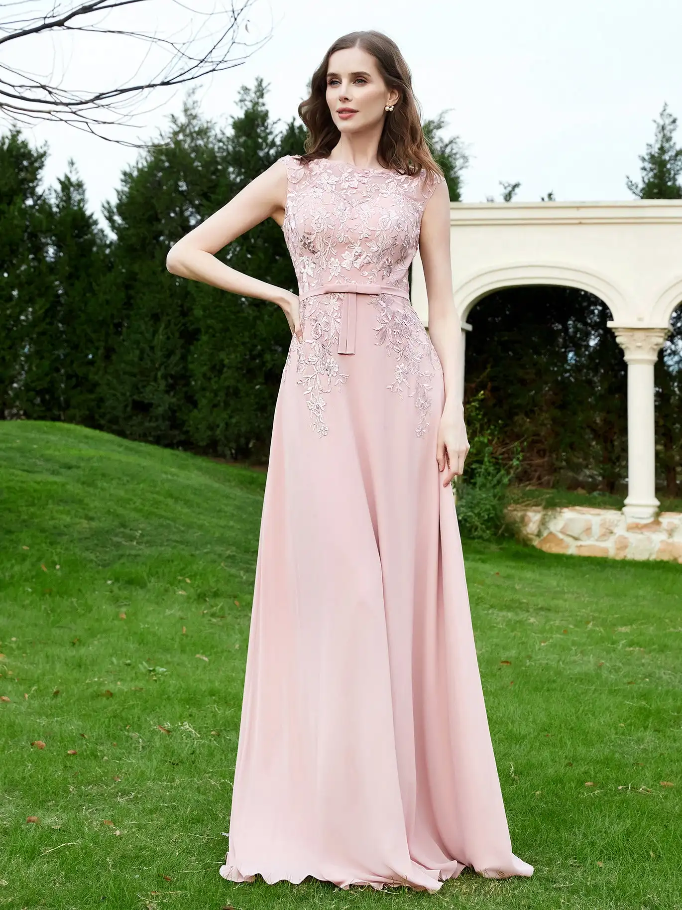 Elegant Illusion Lace Appliqued Bridesmaid Dress With Buttons Wedding Cocktail Dresses Pleated Evening Gowns Plus Size