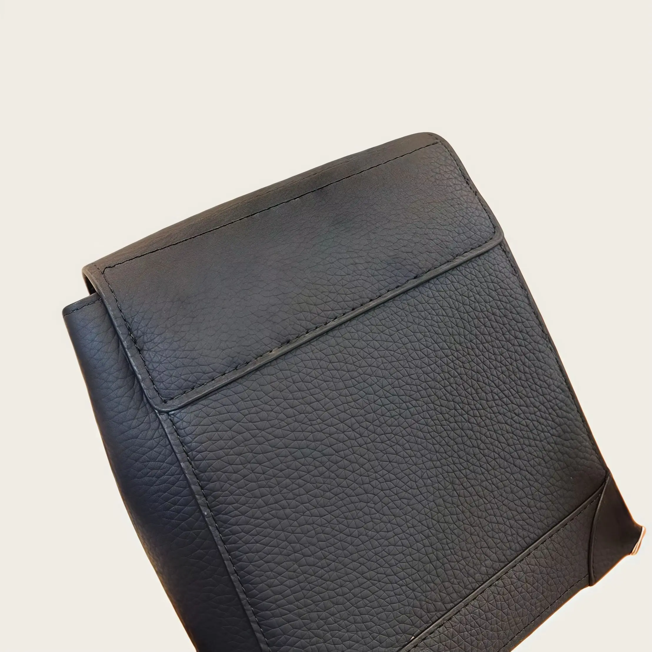 

2026 New Men's Handbag/Crossbody/Shoulder Bag, Black Leather, Durable, 16*8*15cm