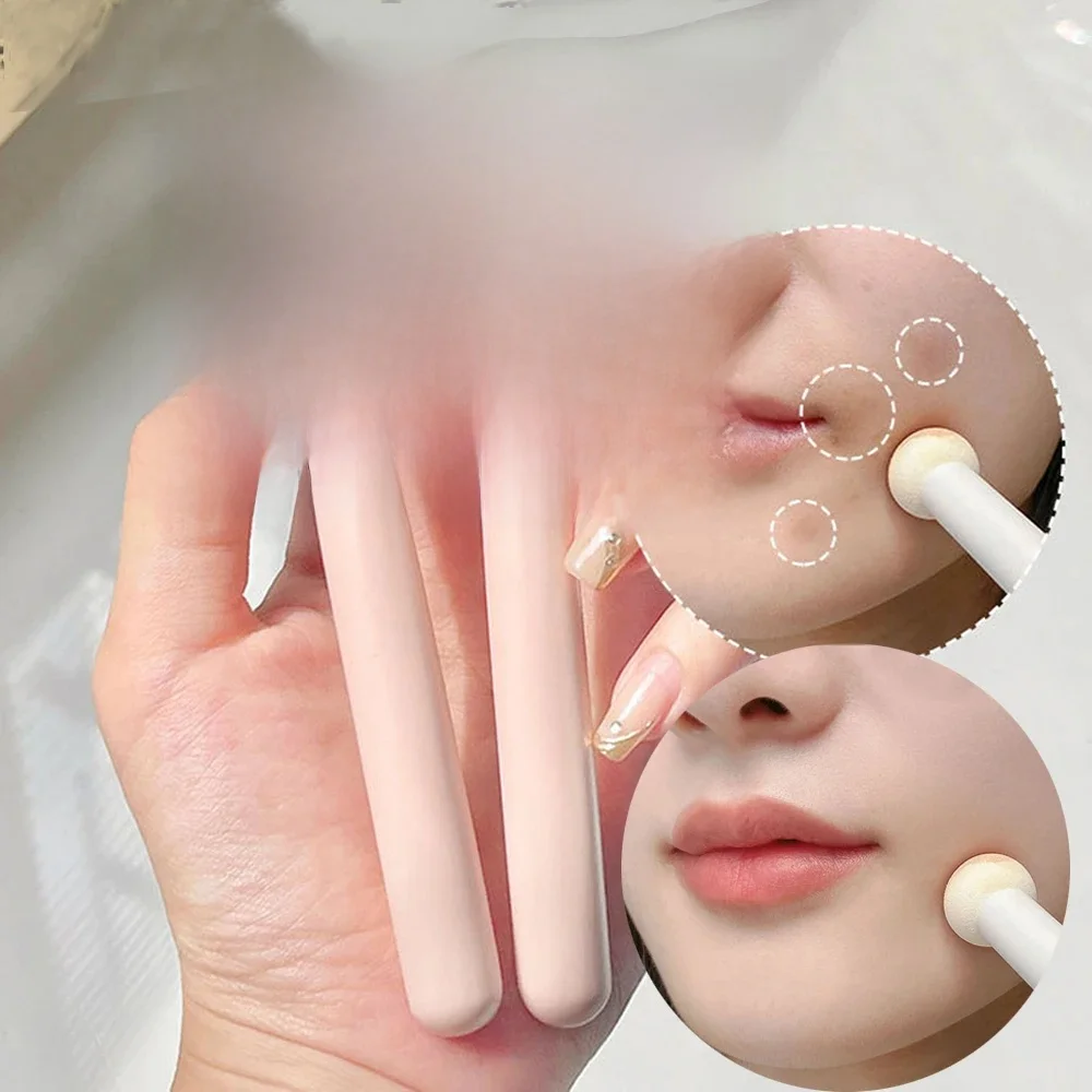 Le pinceau anti-cernes tête de champignon a des poils doux et ne puzzle pas le visage et c'est un mini pinceau de maquillage unique