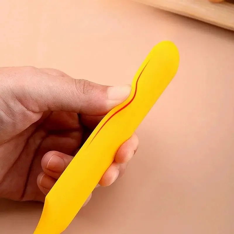 مكشطة سيليكون للطعام مكونة من قطعة واحدة، مقاومة للحرارة وسهلة التنظيف، مناسبة لتزيين الكيك وتزيين الكيك