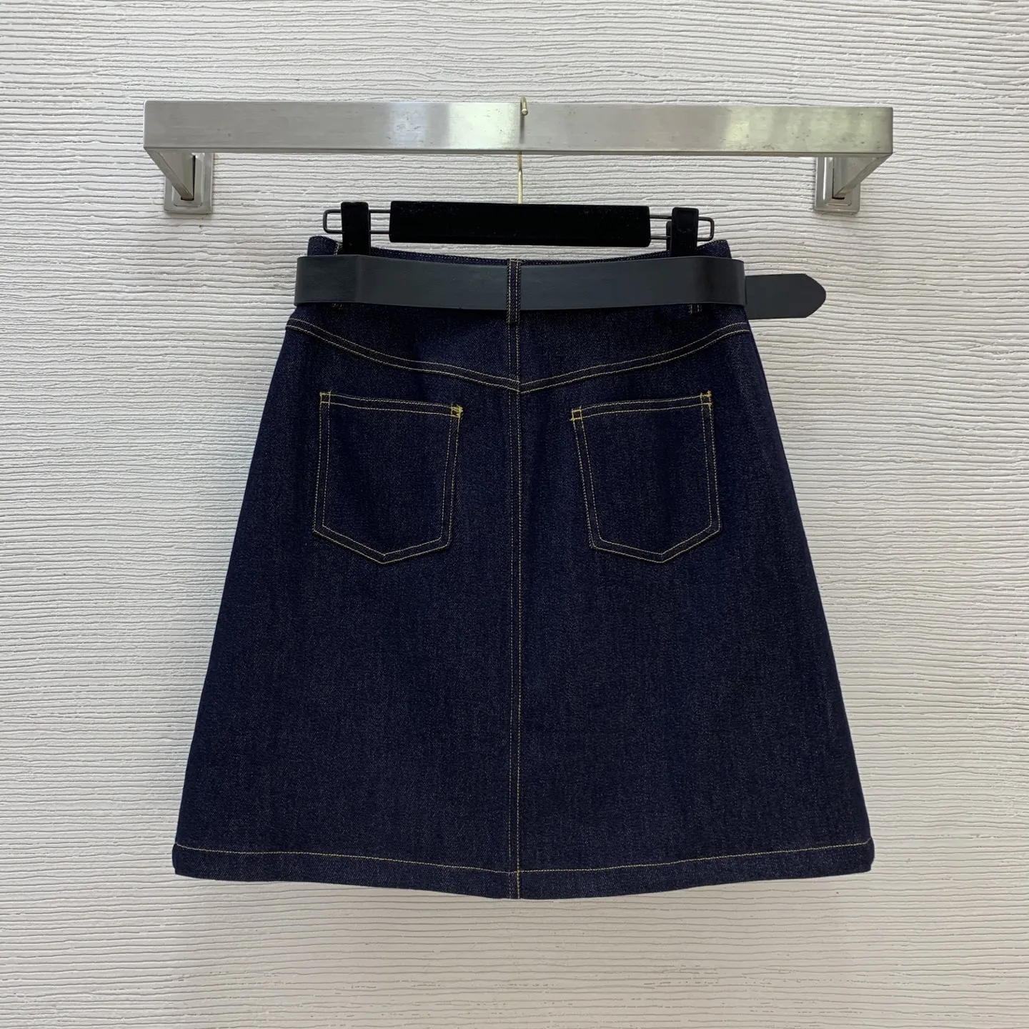 

Spring and Autumn women's flip top double pocket buckle placket gold button A-line high waisted denim short skirt SU236
