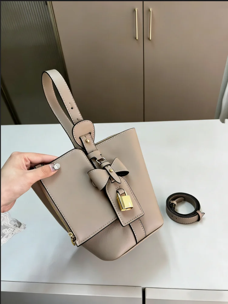 

2025 New Light Luxury Vintage Bucket Bag with Advanced Design Sense Handbag
